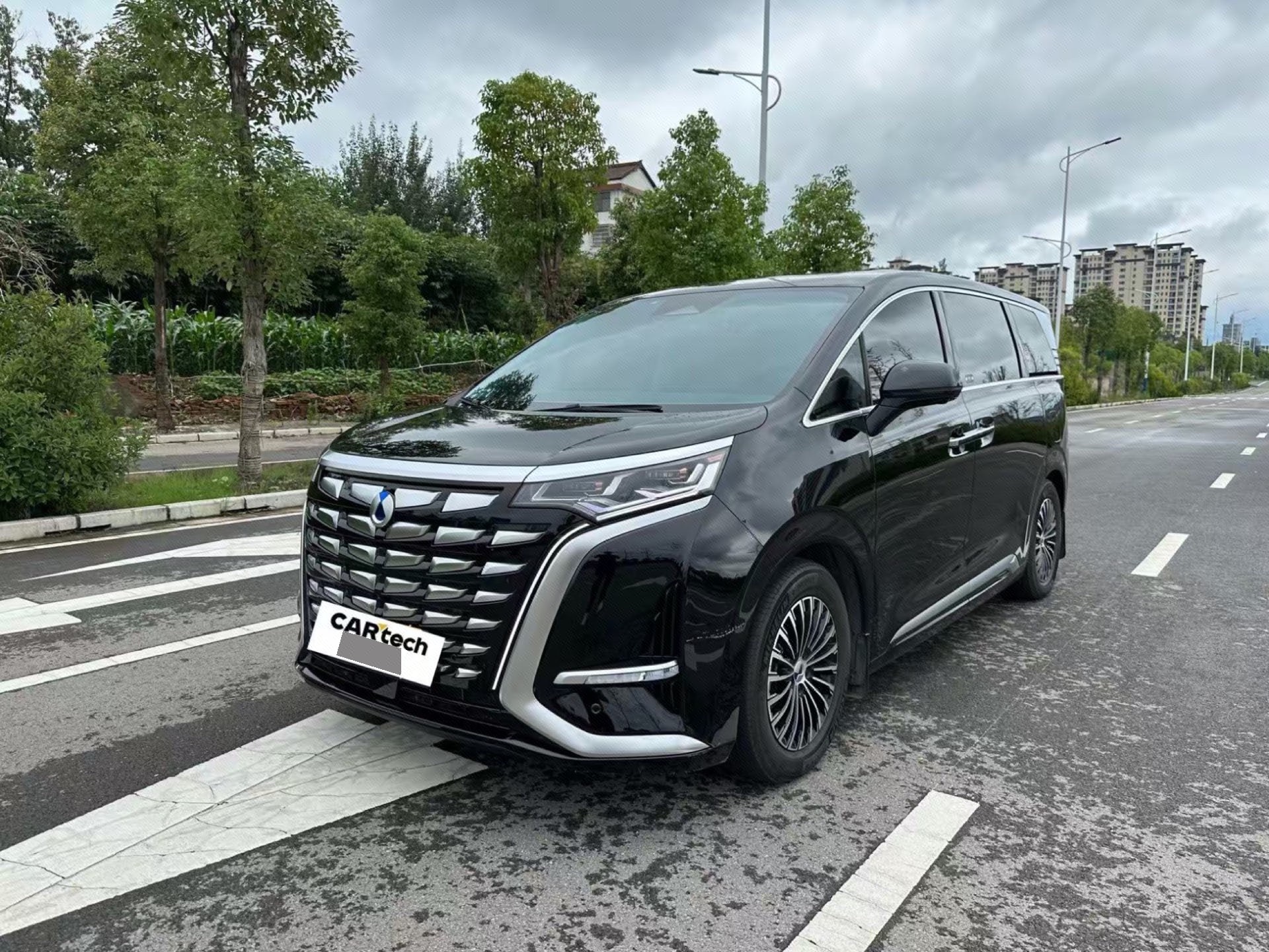 Denza D9 2024 Model Year DM-i 980 AWD Prestige Edition exterior