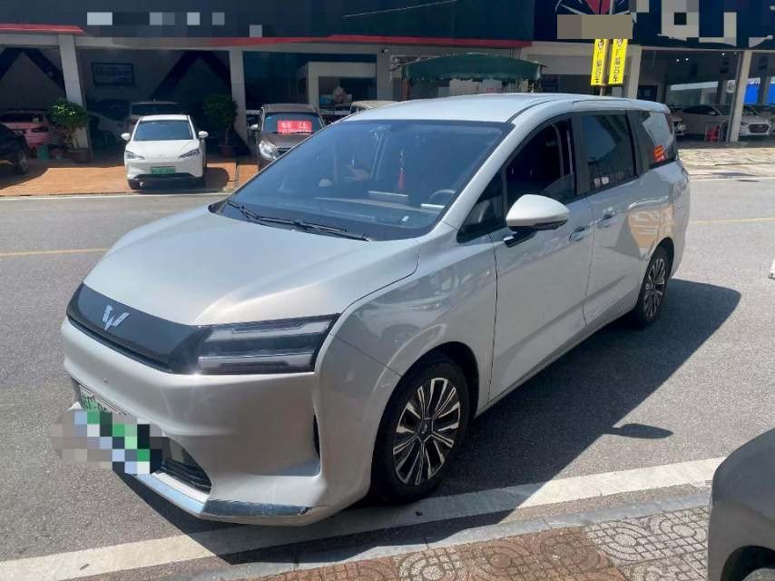 Starlight 730 New Energy 2025 Model Year, All-Electric, 500 km, Luxury Trim exterior
