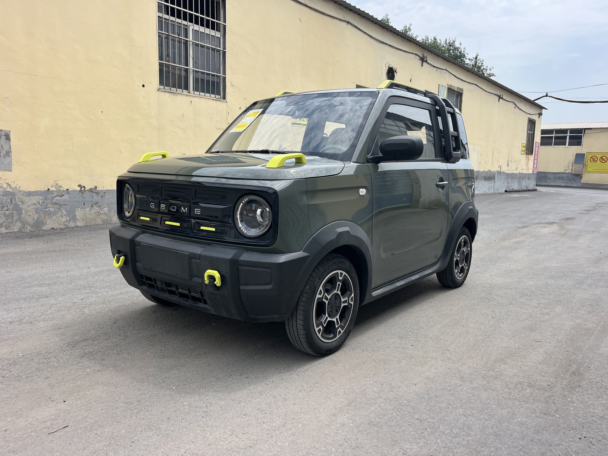 Geely 2025 Panda MINI 210 km Panda Knight Automatic Transmission exterior