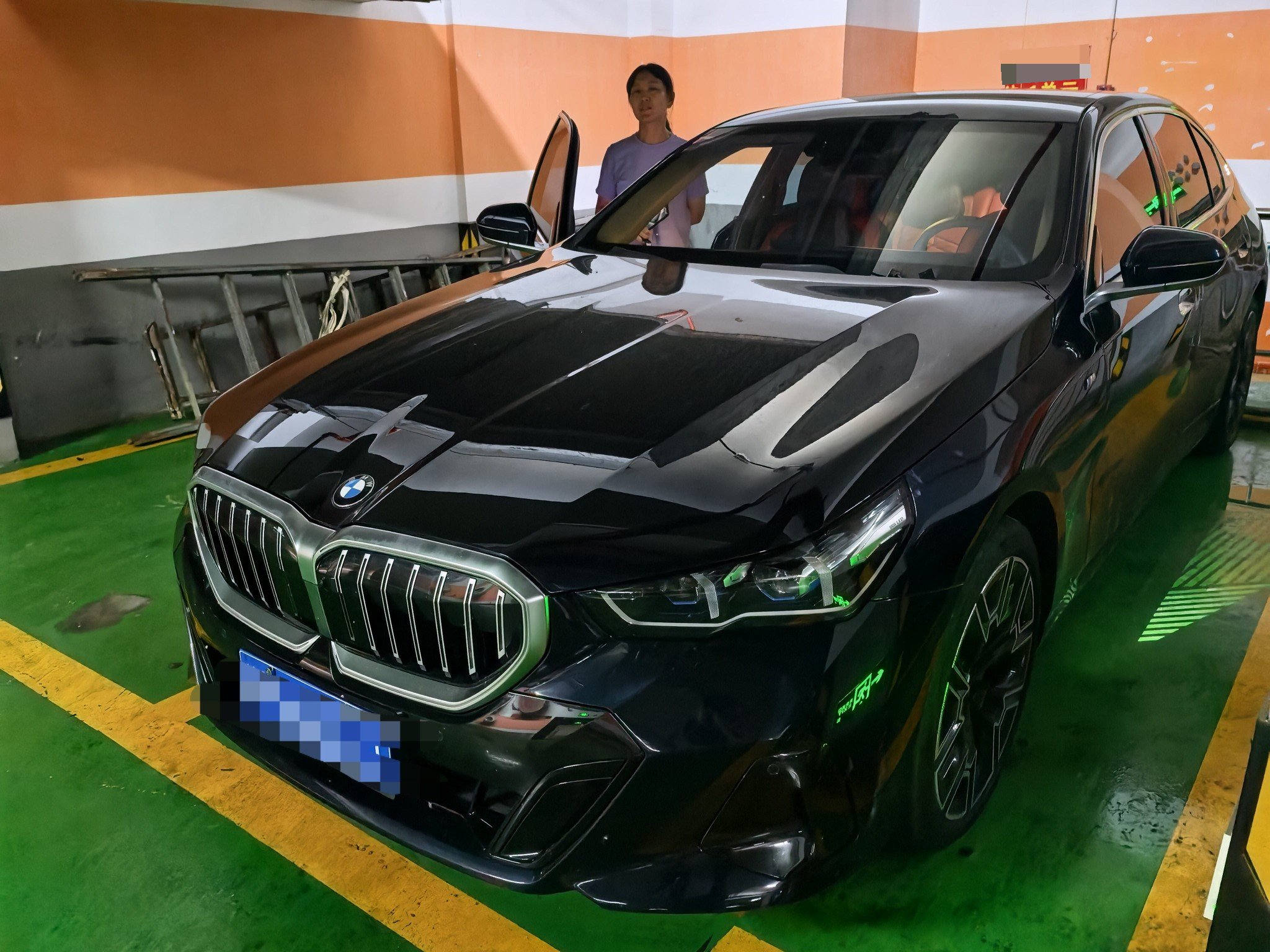 BMW 5 Series 2025 Model Year 530Li 48V 2.0T Premium Edition with M Sport Package, Automatic Transmission exterior
