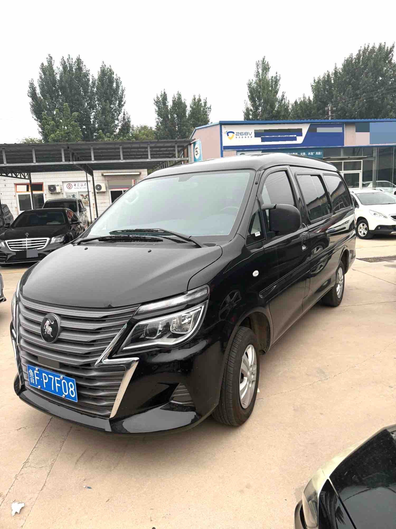 Fengxing Lingzhi M5 2025 Model Year Lingzhi M5 1.6 Long Wheelbase Base Model 5-Seater Manual Transmission exterior