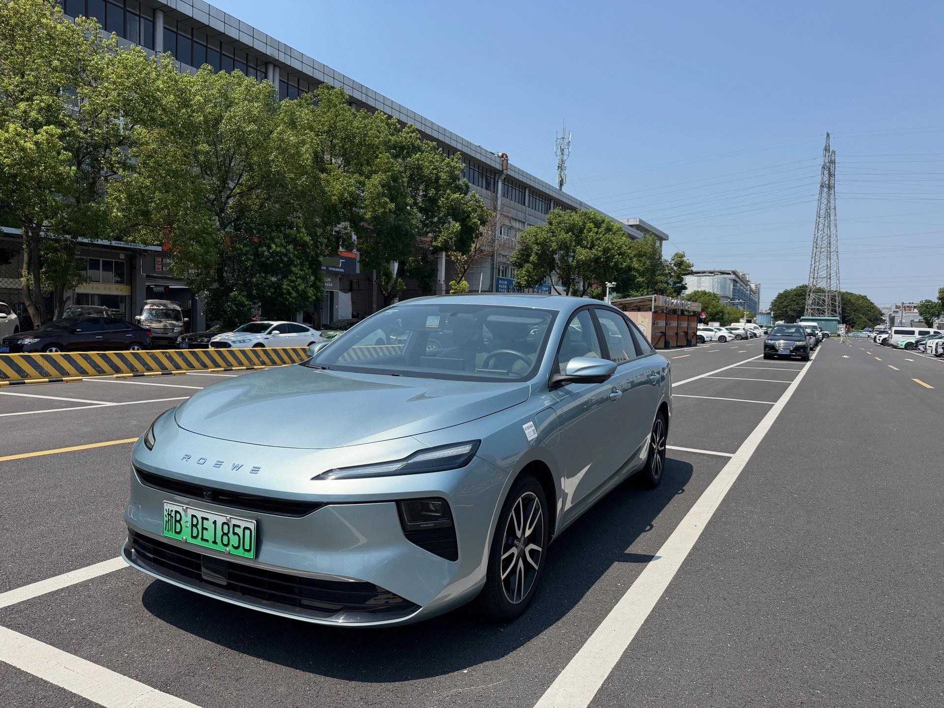 Roewe 2026 D6 450km Premium Edition, Automatic Transmission exterior