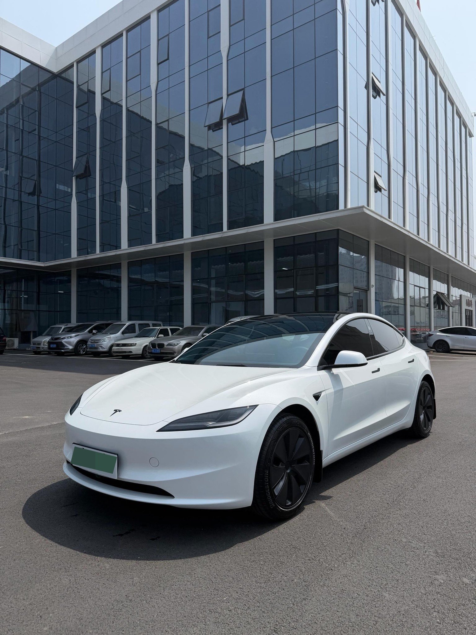 Tesla 2025 Model 3 Rear-Wheel Drive (Facelift) Automatic Transmission exterior