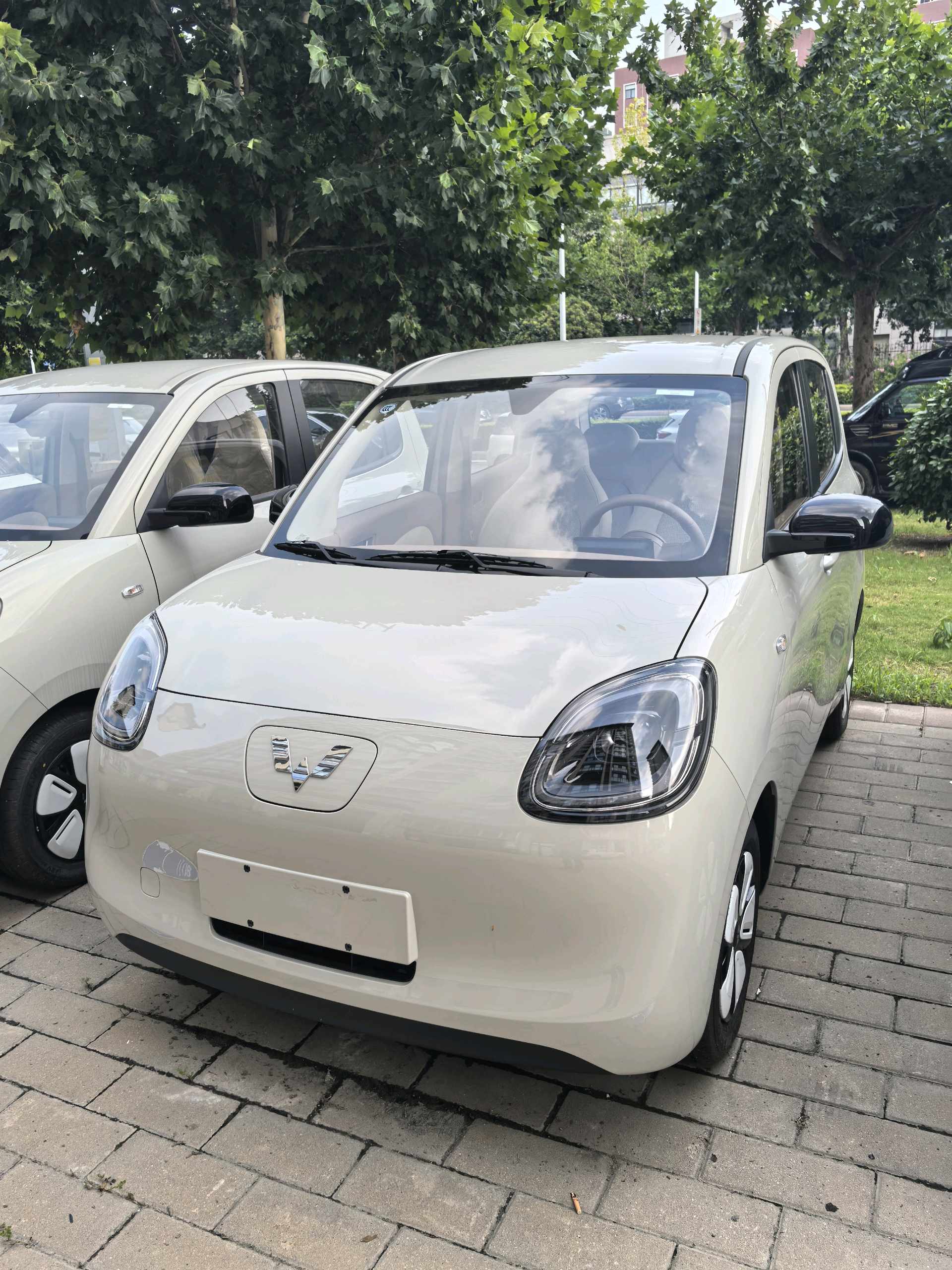 Wuling 2025 Hongguang MINI EV Four-Door Edition, Advanced Trim, Automatic Transmission exterior