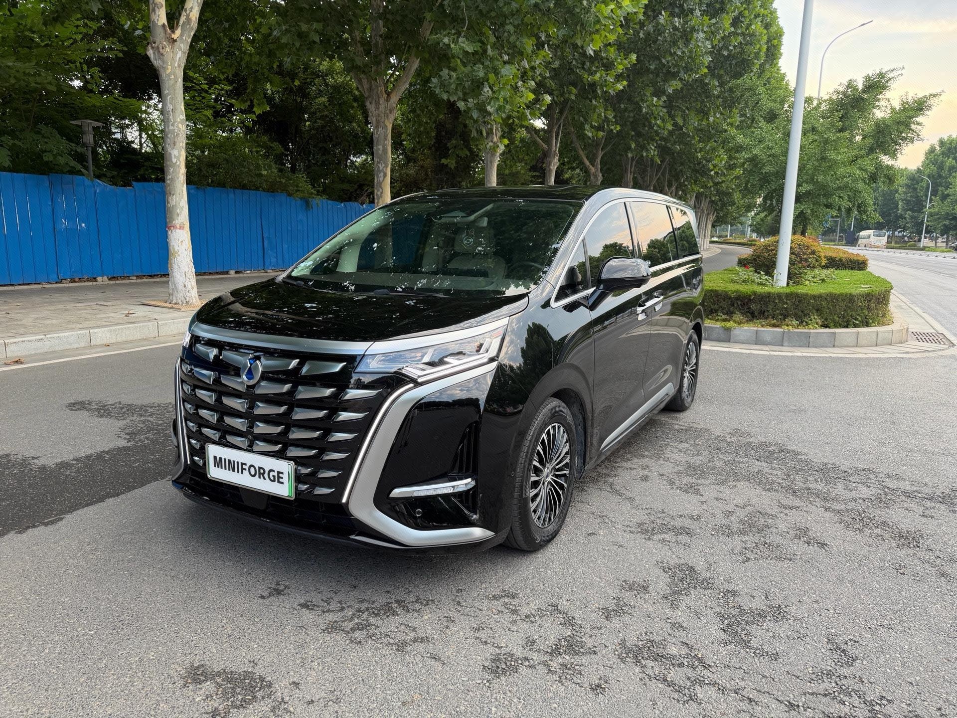 Dongfeng D9 2024 Model Year DM-i 980 AWD Flagship exterior