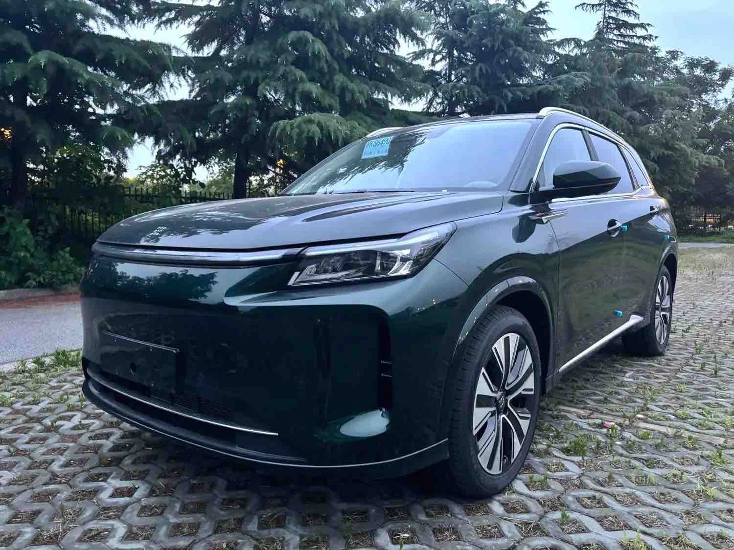 LanDian 2026 Model Year LanDian E5 PLUS 1.5 CVT Standard Range AWD Performance Edition Ultra 5-Seater Automatic Transmission exterior