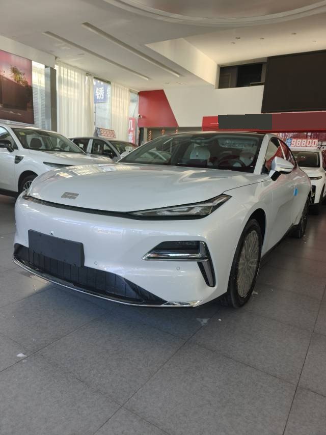 Galaxy Star 8 2025 Model Year 130 km EM-i Premium Edition exterior