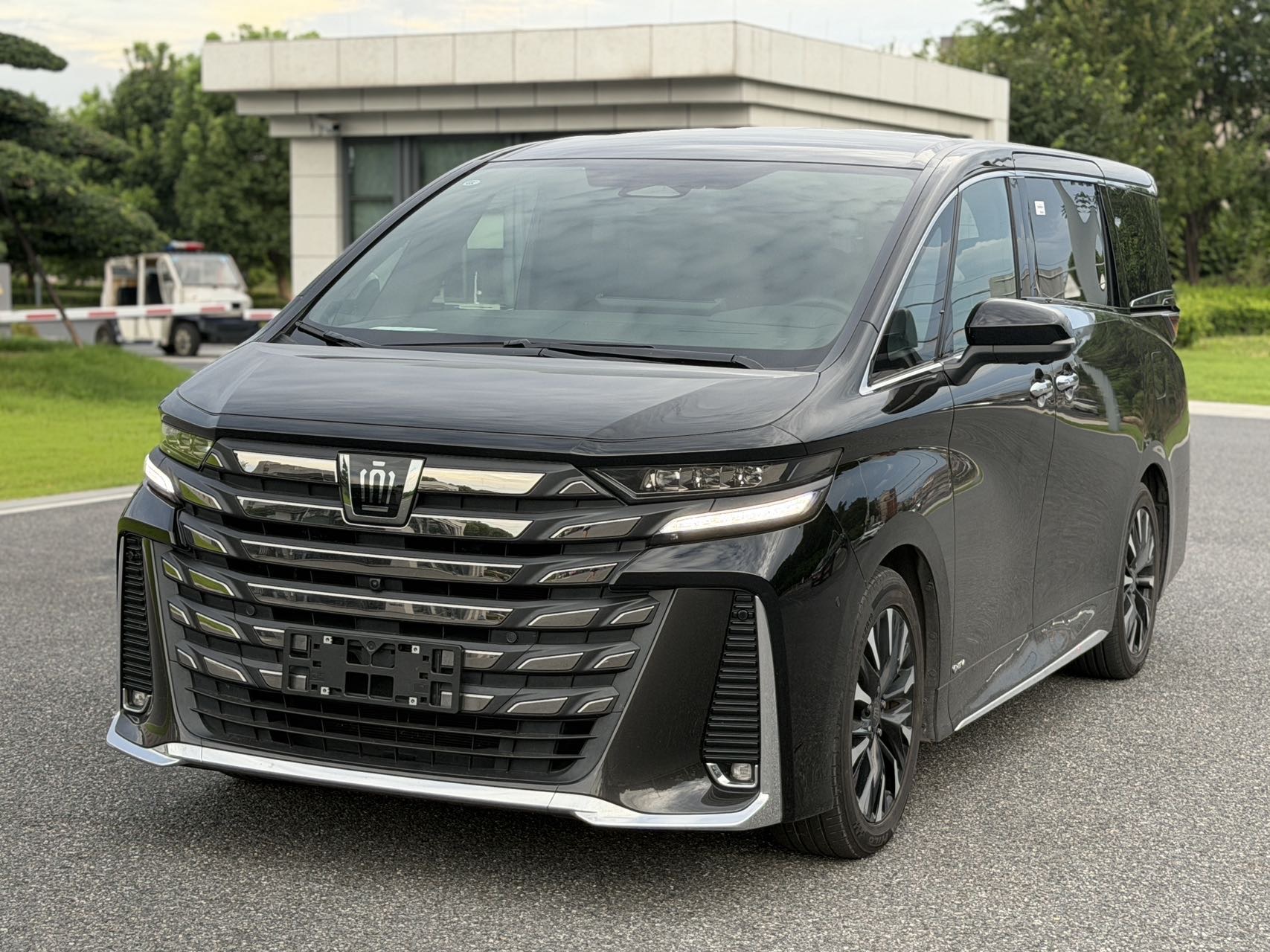 Toyota Vellfire (Imported) 2024 Model Year Crown Vellfire 2.5 CVT Supreme Edition Automatic Transmission exterior