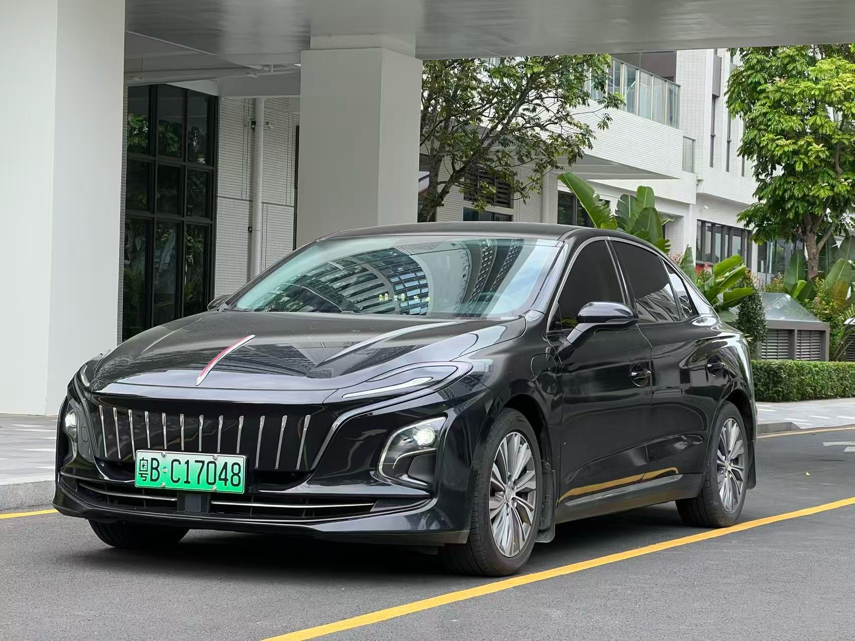 Hongqi E-QM5 2024 Model 610km PLUS exterior