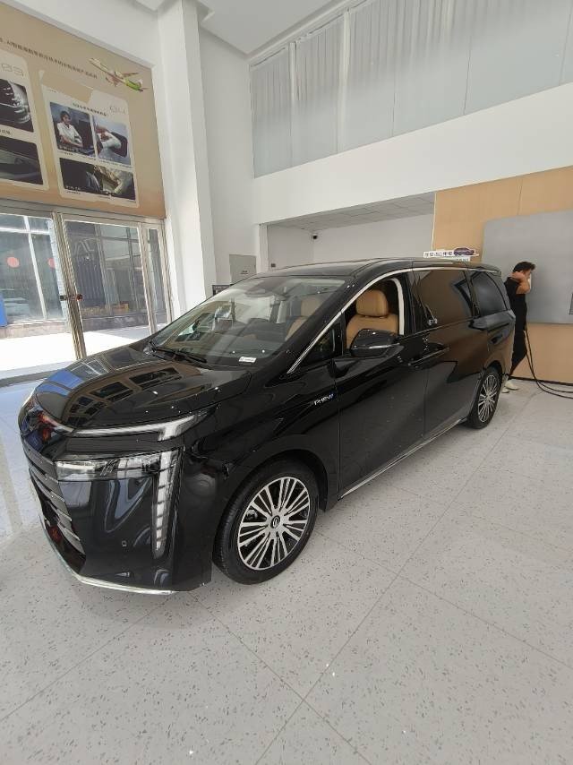 GAC Trumpchi 2024 E8 2.0 150km MAX+ Automatic exterior