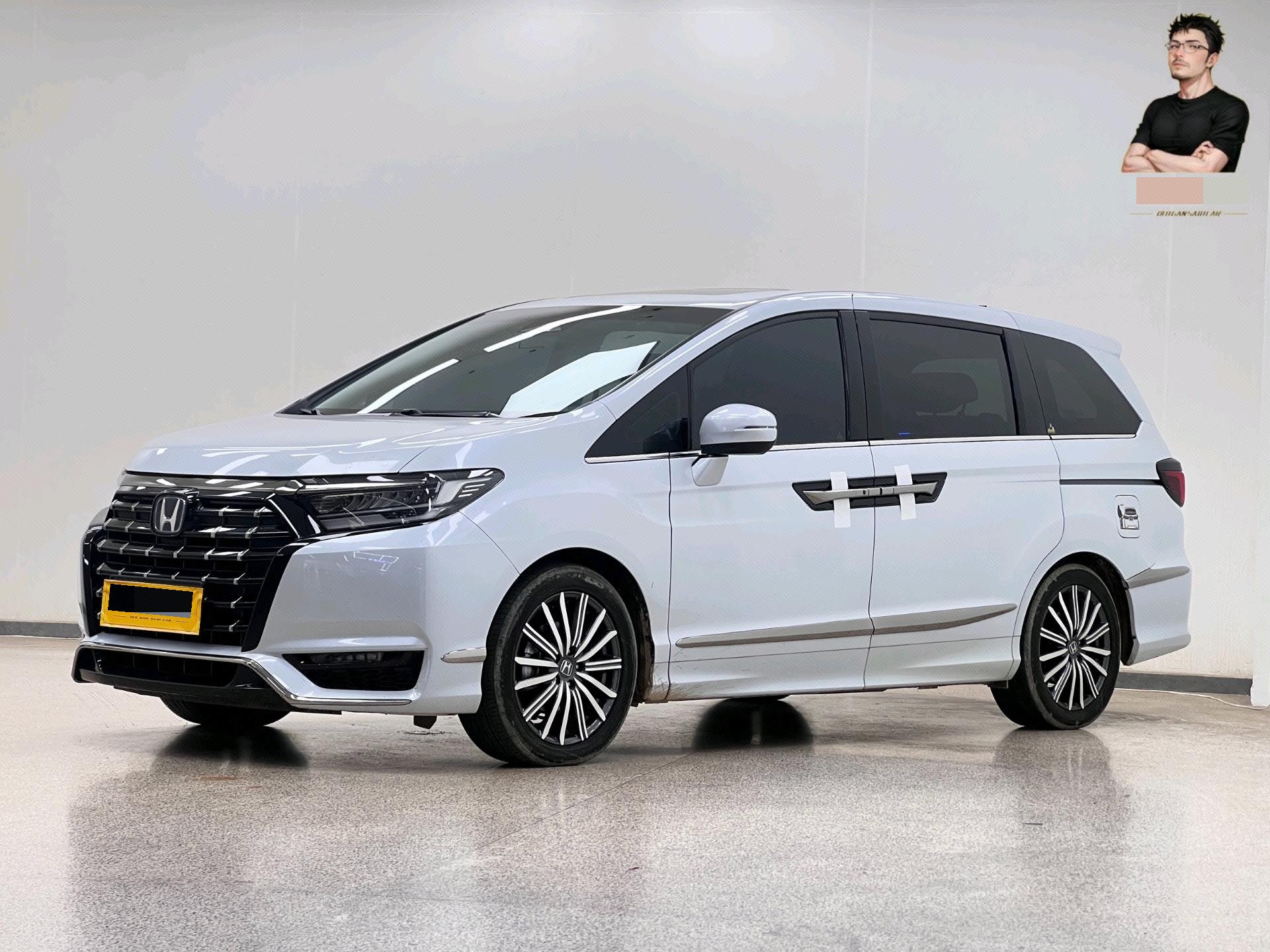 Honda 2024 Elysion e:HEV 2.0 CVT Luxury Edition Automatic exterior