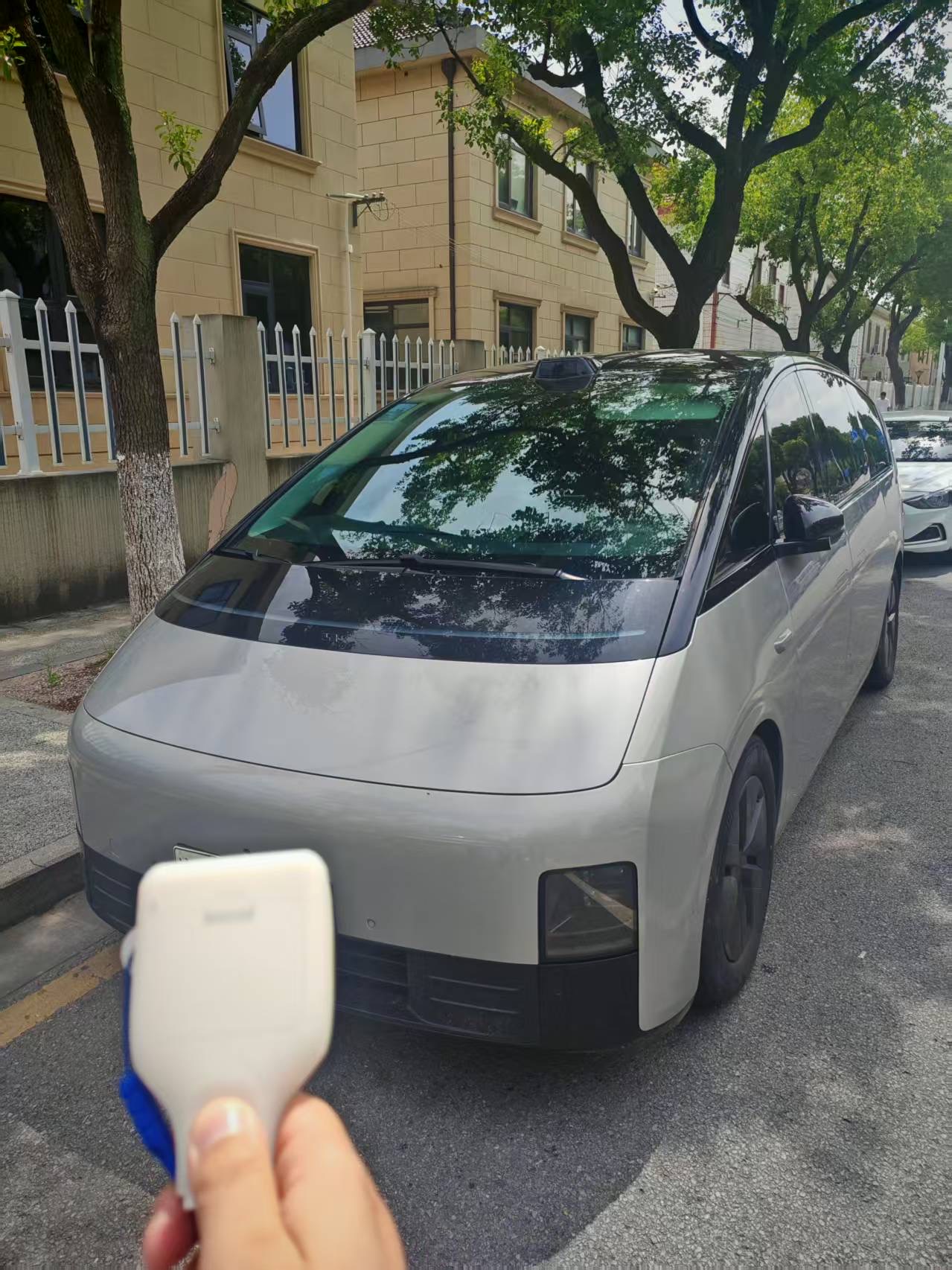 Li Auto MEGA 2024 Ultra exterior