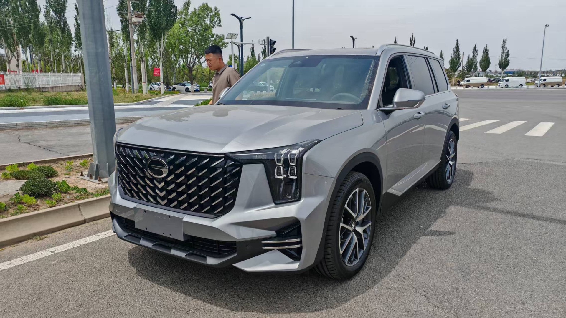 GAC Trumpchi 2025 GS8 2.0TGDI Navigation Series, 5-Seater Luxury Edition (Front-Wheel Drive), Automatic Transmission exterior