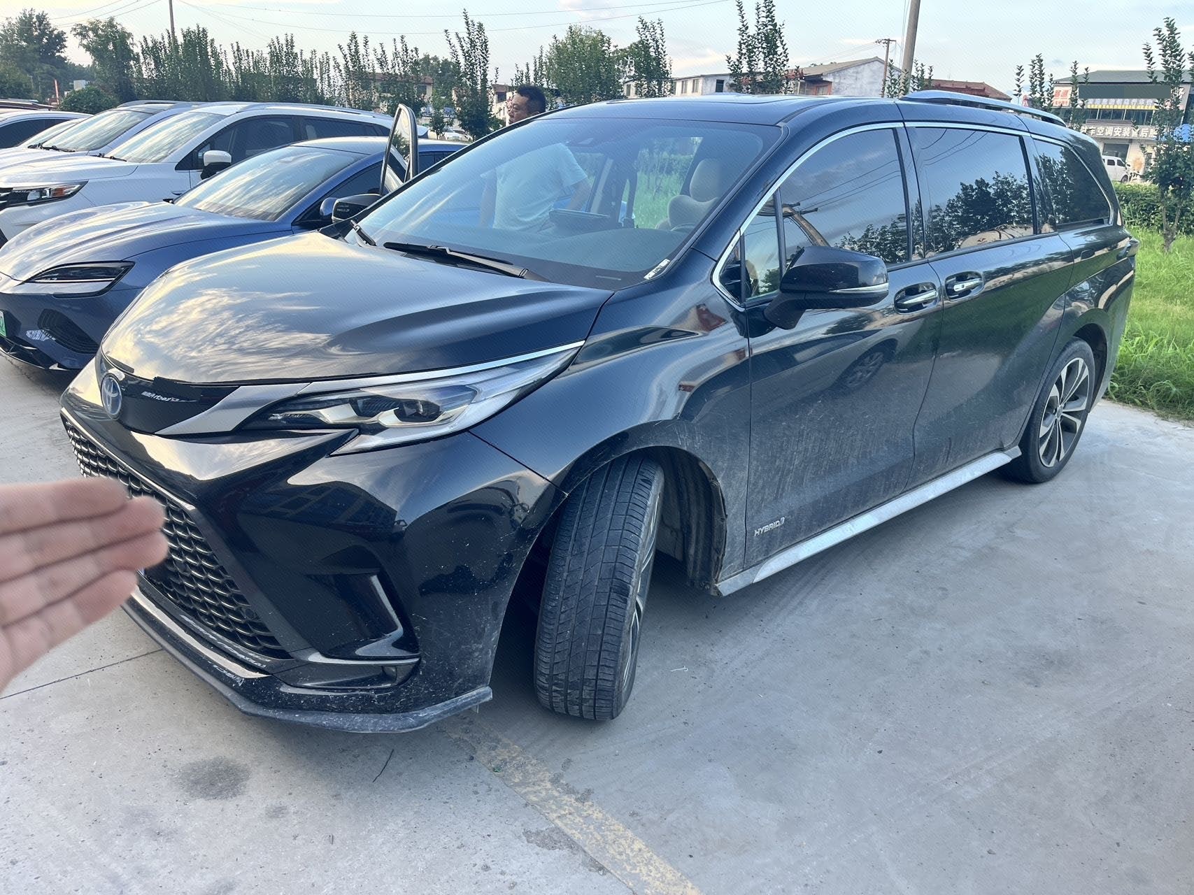Toyota 2023 Grevia Hybrid 2.5 CVT Premium PLUS Edition, Automatic Transmission exterior