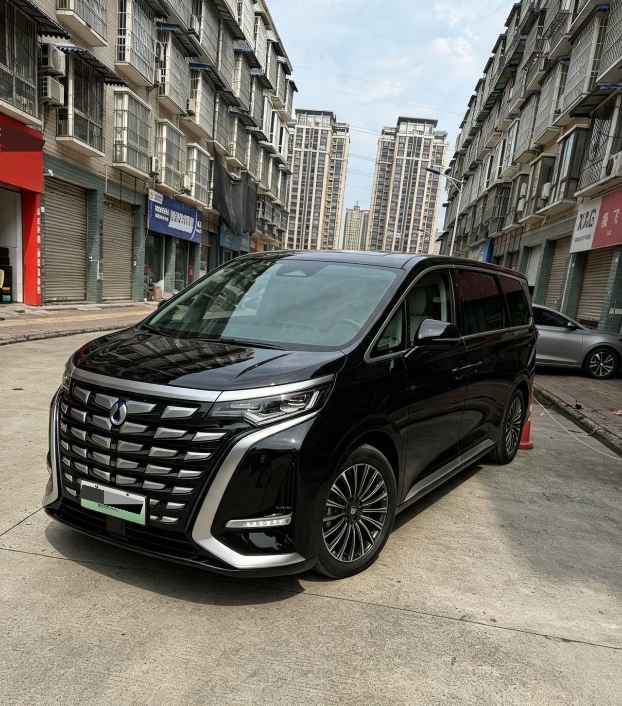 Denza D9 2024 Model Year DM-i 980 AWD Prestige Edition exterior