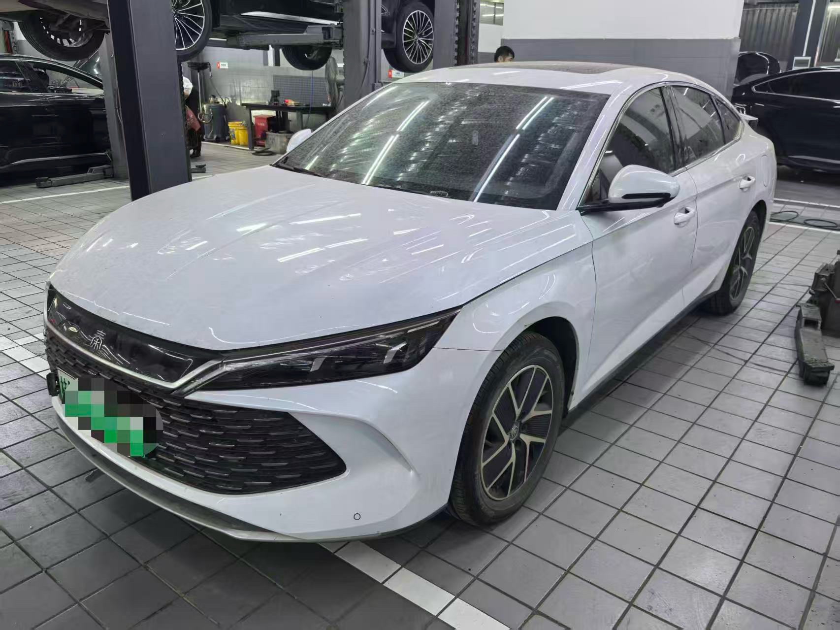 Qin L 2024 DM-i 120KM Leading Edition exterior
