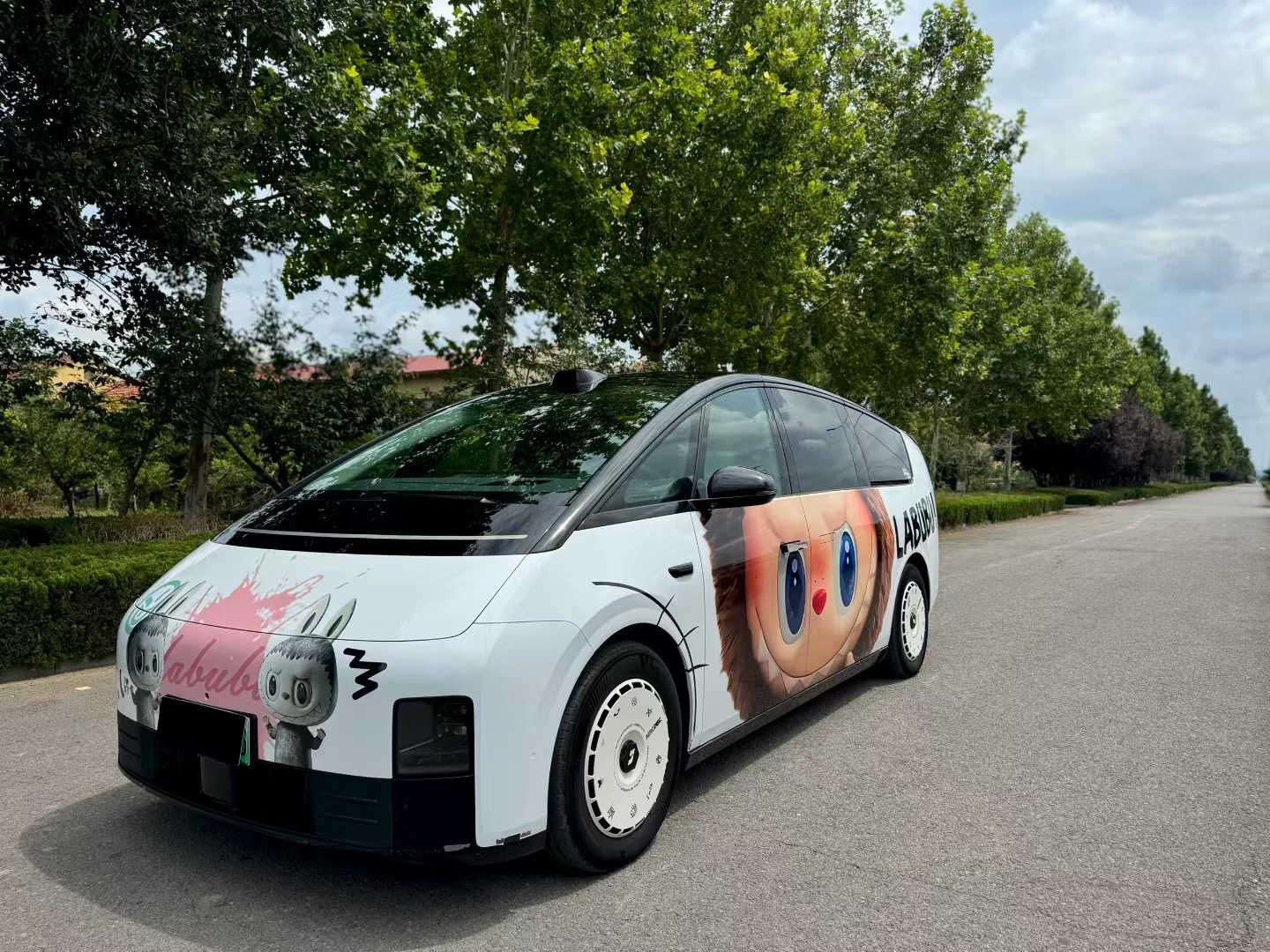 Li Auto MEGA 2024 Ultra exterior