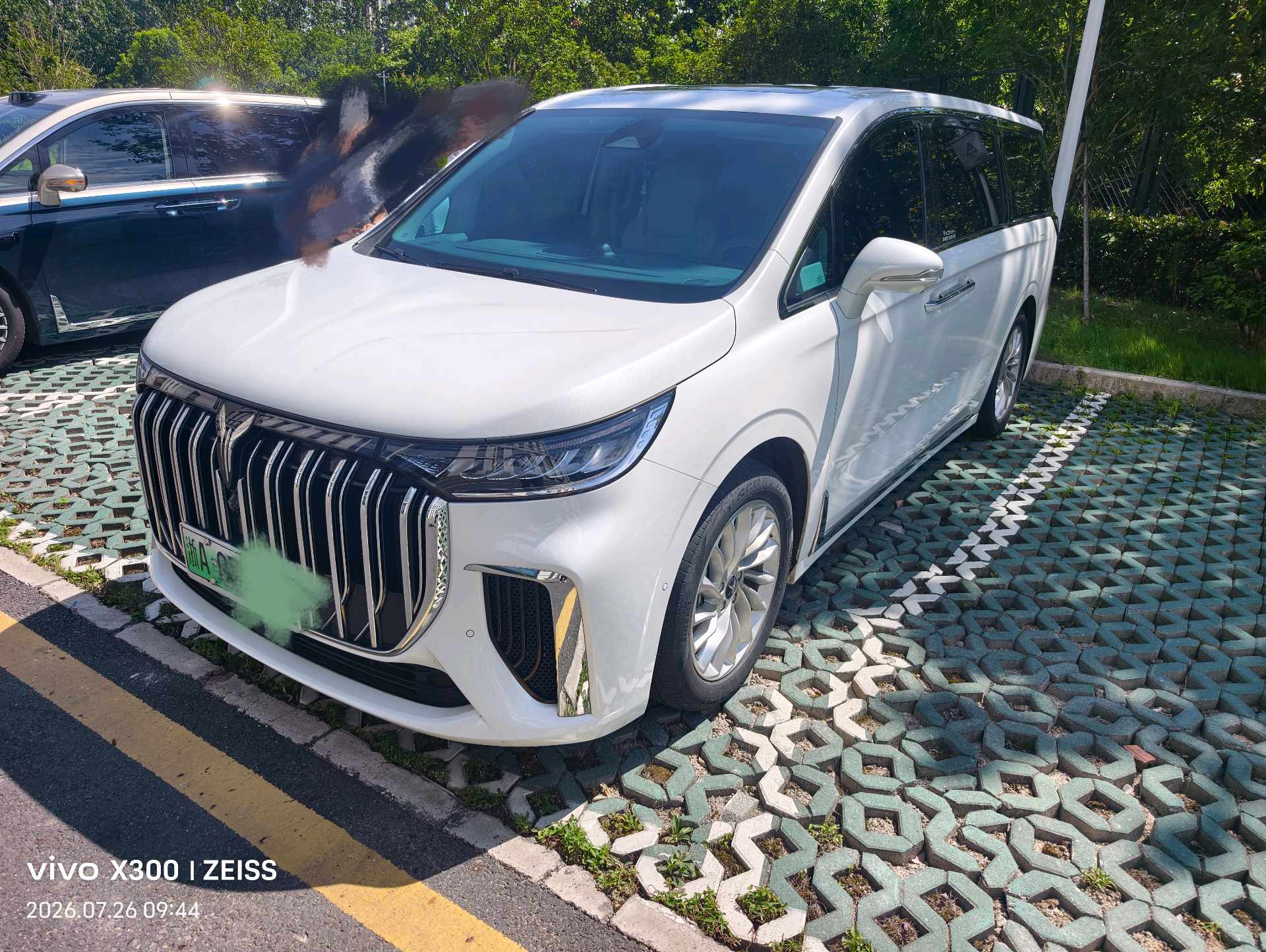Dreamer 2024 PHEV Extended Range Premium Edition exterior