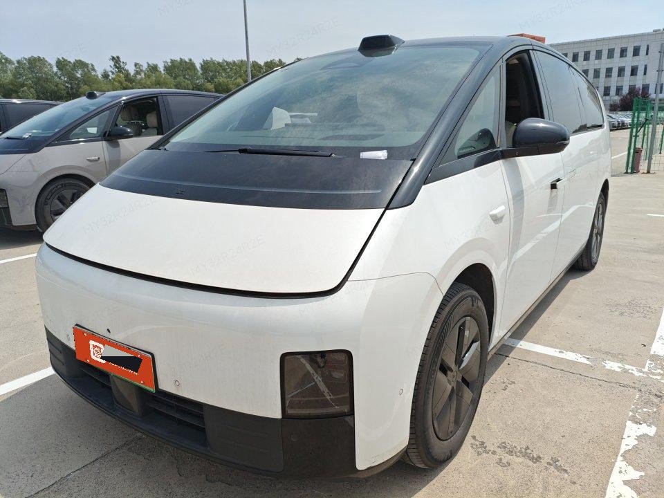 Li Auto MEGA 2024 Ultra exterior