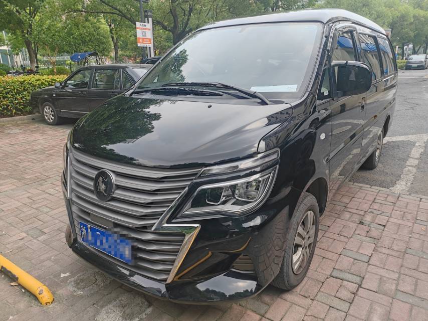 Fengxing Lingzhi M5L 2023 Model Year Lingzhi M5L 1.6 Base Model 7-Seater Manual Transmission exterior