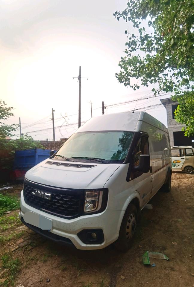 Jiangling Fushun 2023 Model Year 2.0T Automatic Long-Wheelbase High-Roof Commercial Van (3-Seater) exterior