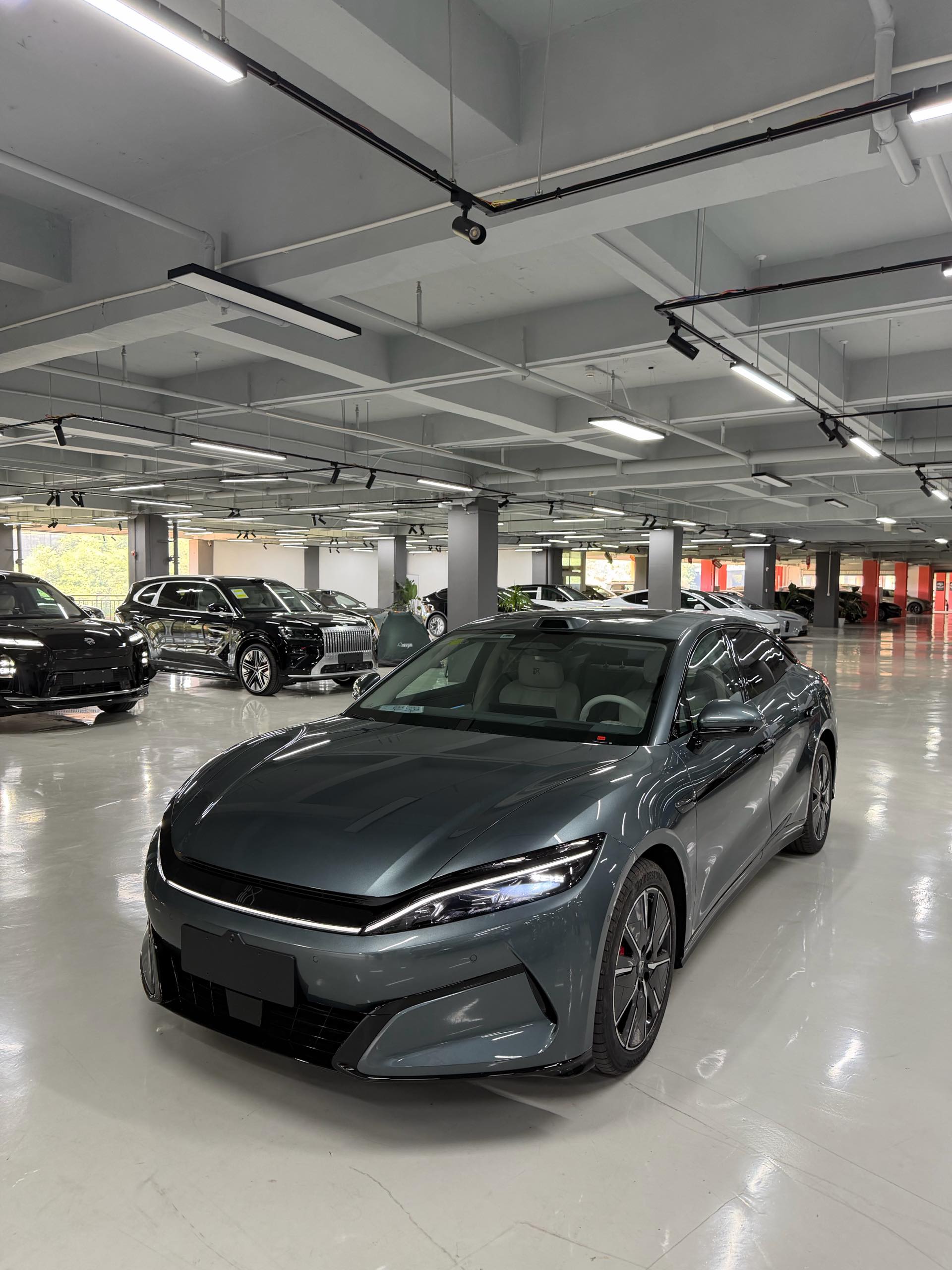 Han L 2025 Model Year DM-i 200KM LiDAR Flagship Edition exterior