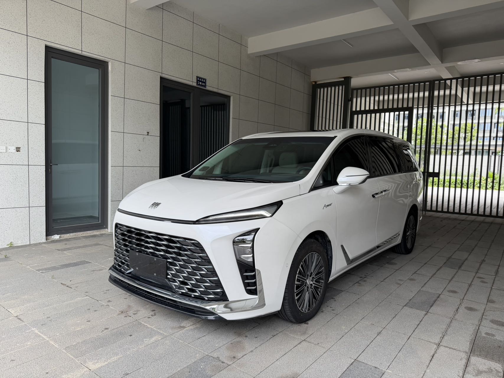 Buick GL8 New Energy 2024 Model Year Lu Zun Luxury Edition 7-Seater exterior