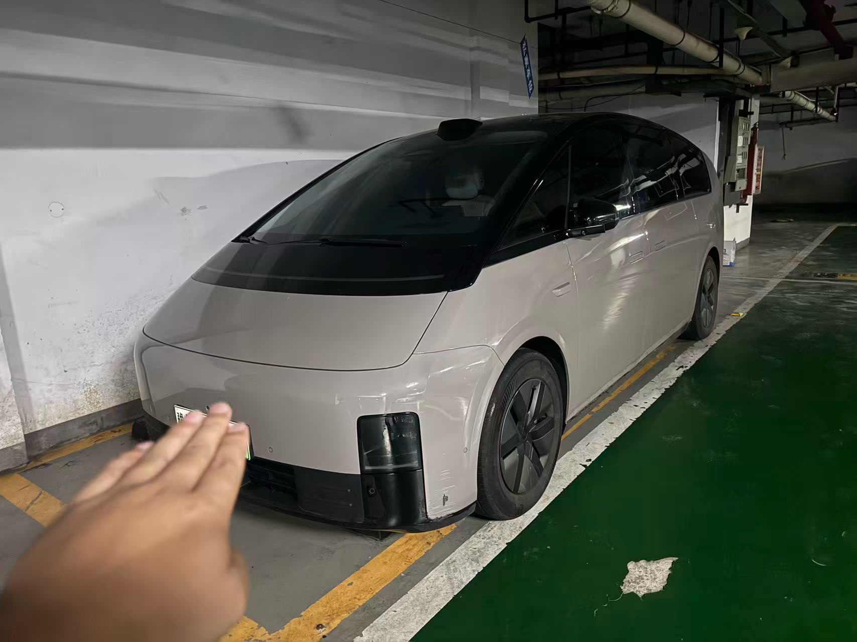 Li Auto MEGA 2024 Ultra exterior