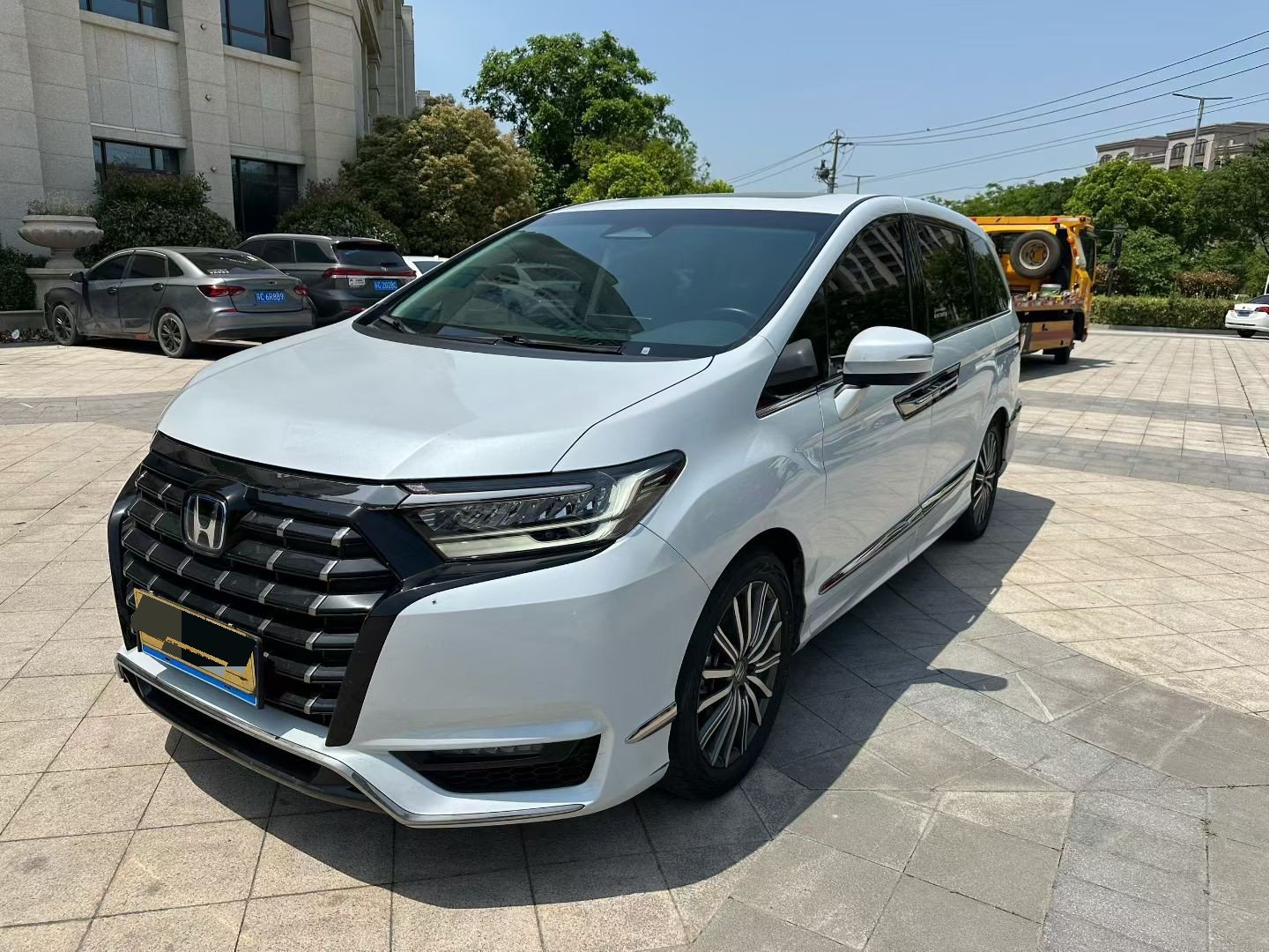 Honda 2024 Elysion e:HEV 2.0 CVT Luxury Edition Automatic exterior