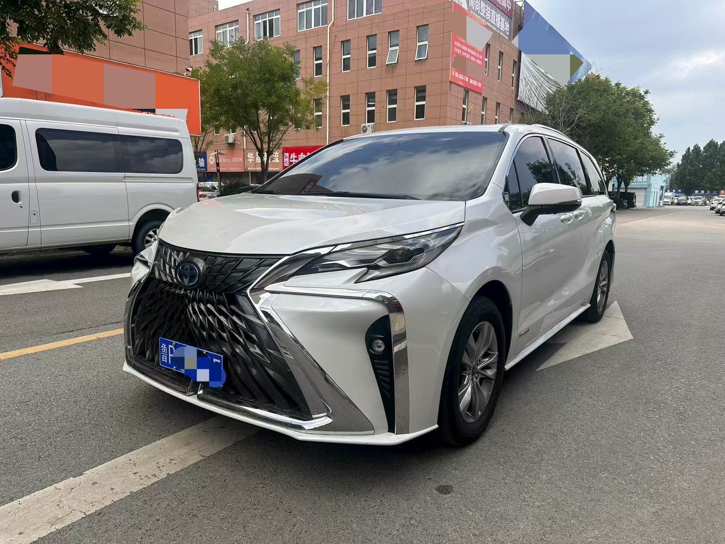 Toyota 2023 Sienna 2.5 CVT Comfort Edition Automatic exterior
