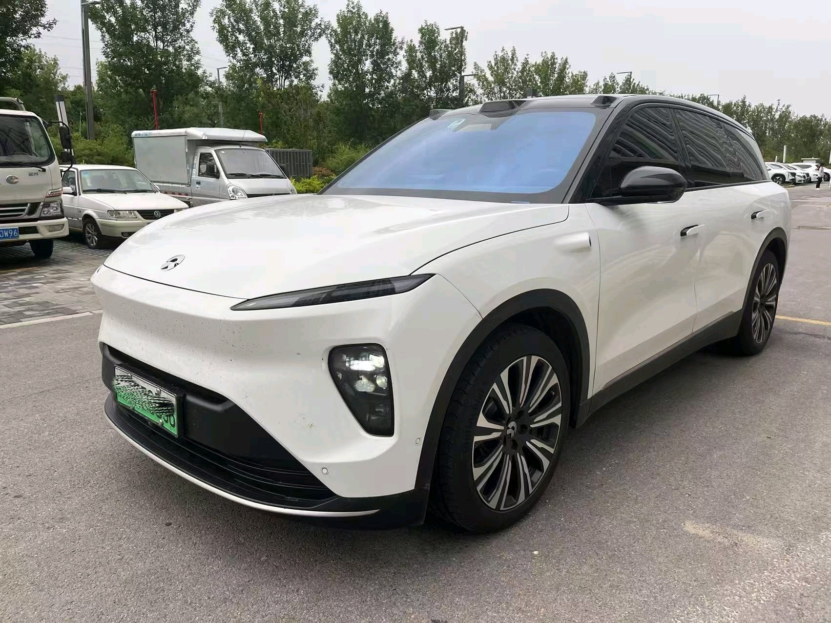 NIO ES8 2024 Model Year, 75kWh exterior