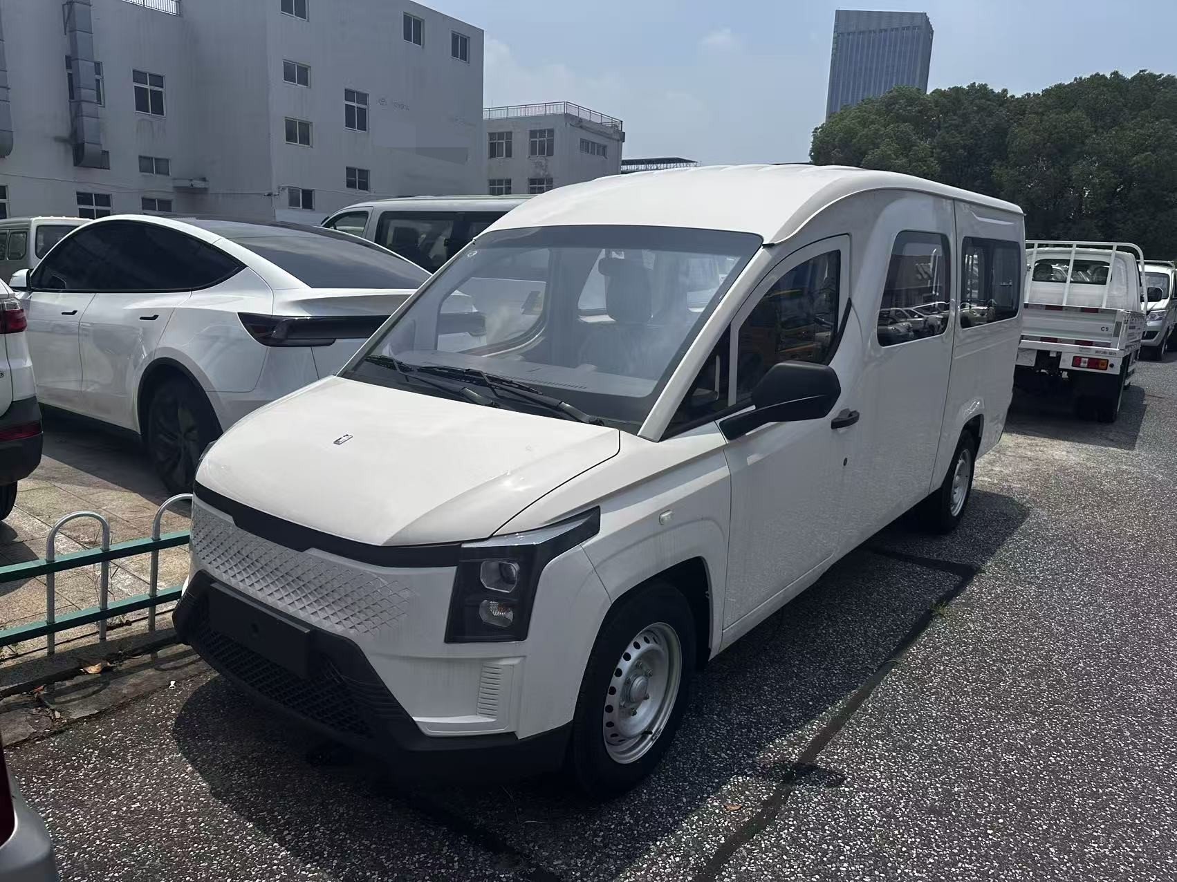 Yufeng 2025 Model, Gold Class, Refreshed Edition, First Class, Automatic Transmission exterior