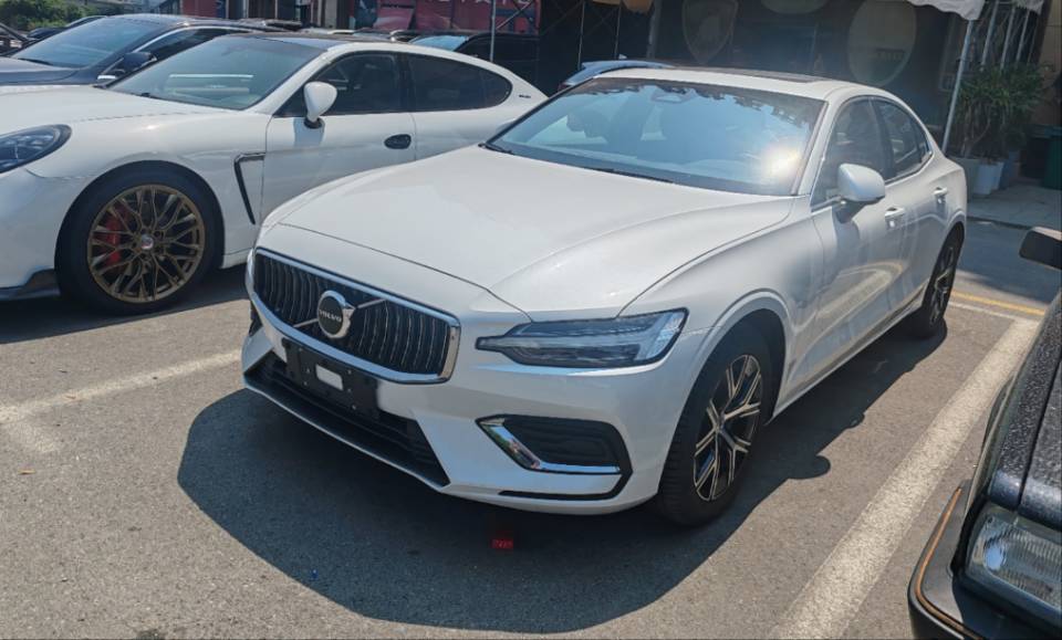 2024 Volvo S60 B4 Smart Comfort Luxury Edition exterior