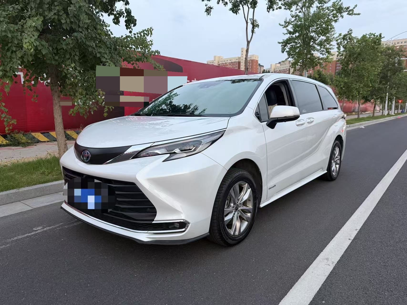 Toyota 2023 Sienna 2.5 CVT Comfort Edition Automatic exterior