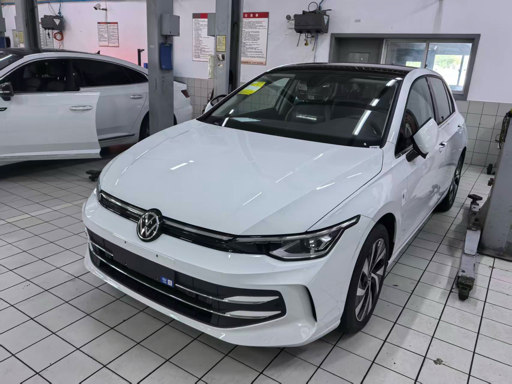 Volkswagen 2025 Golf 8 1.5TSI 300TSI Automatic Transmission exterior