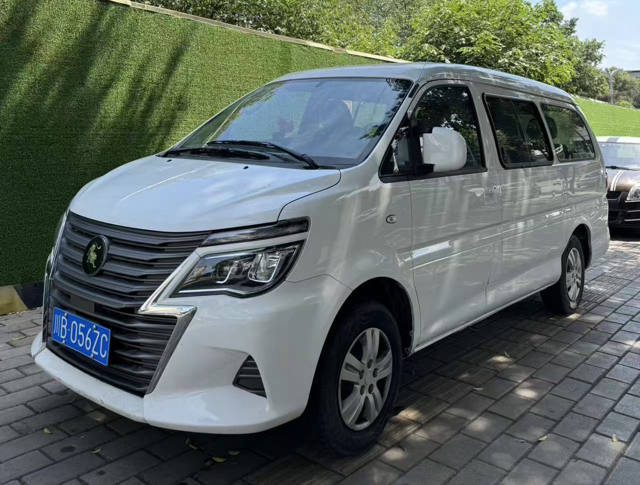 Fengxing Lingzhi M5L 2023 Model Year Lingzhi M5L 1.6 Comfort Edition 7-Seater Manual Transmission exterior