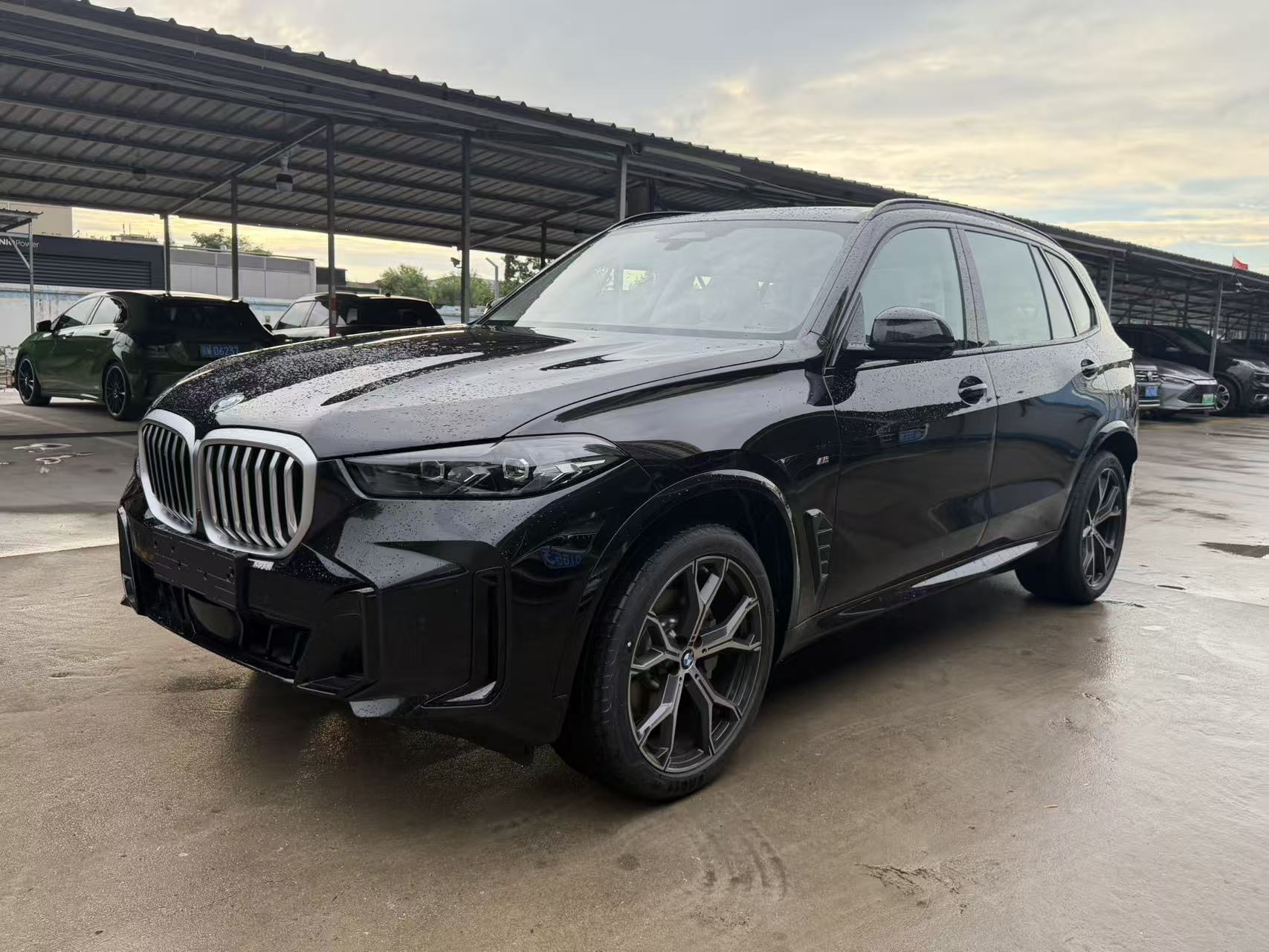 BMW 2026 X5 xDrive30Li 48V 2.0T Premium M Sport Night Edition (Facelift) Automatic Transmission exterior