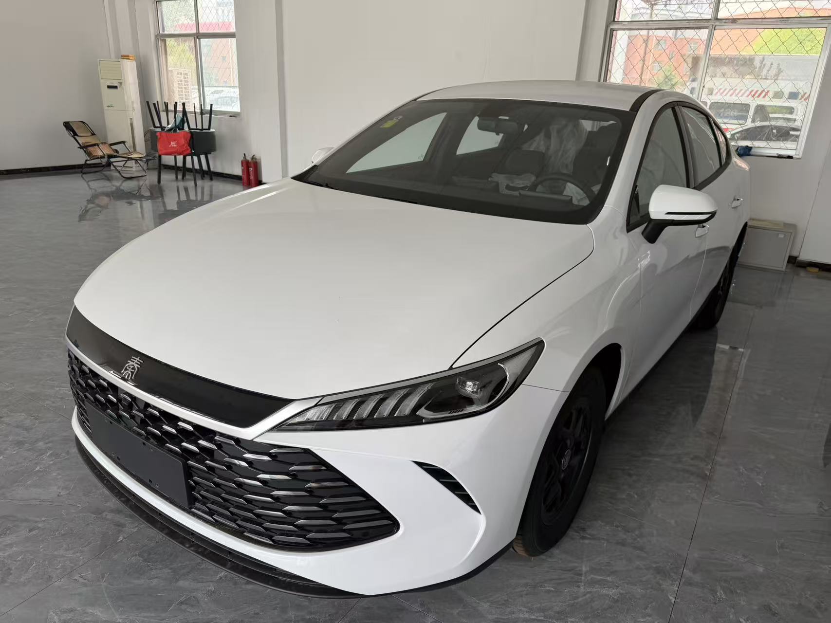 BYD 2026 Qin PLUS DM-i 1.5 CVT 128KM Progressive Edition Automatic Transmission exterior
