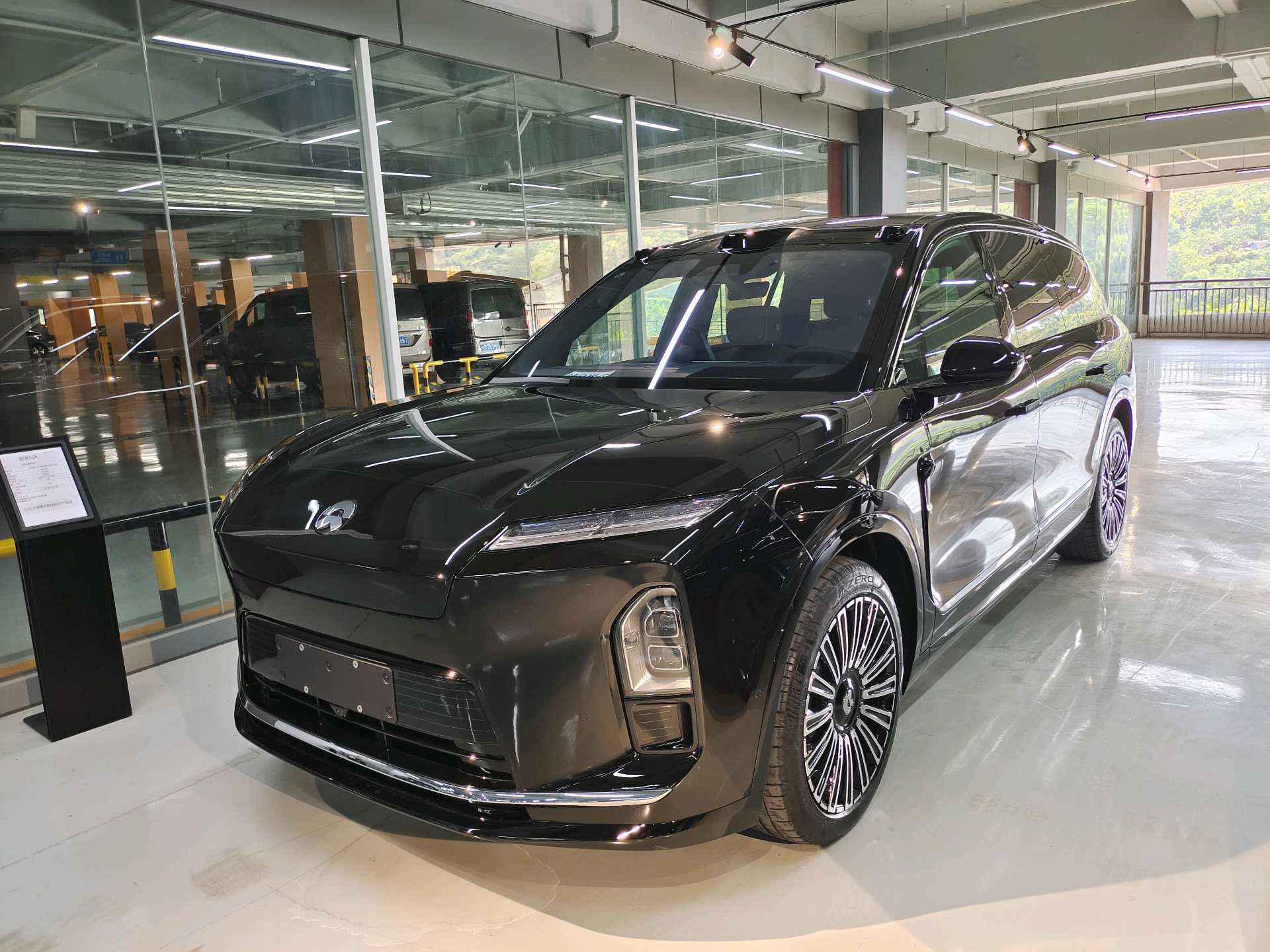 NIO 2026 ES8 6-Seater Executive Luxury Edition, Automatic Transmission exterior