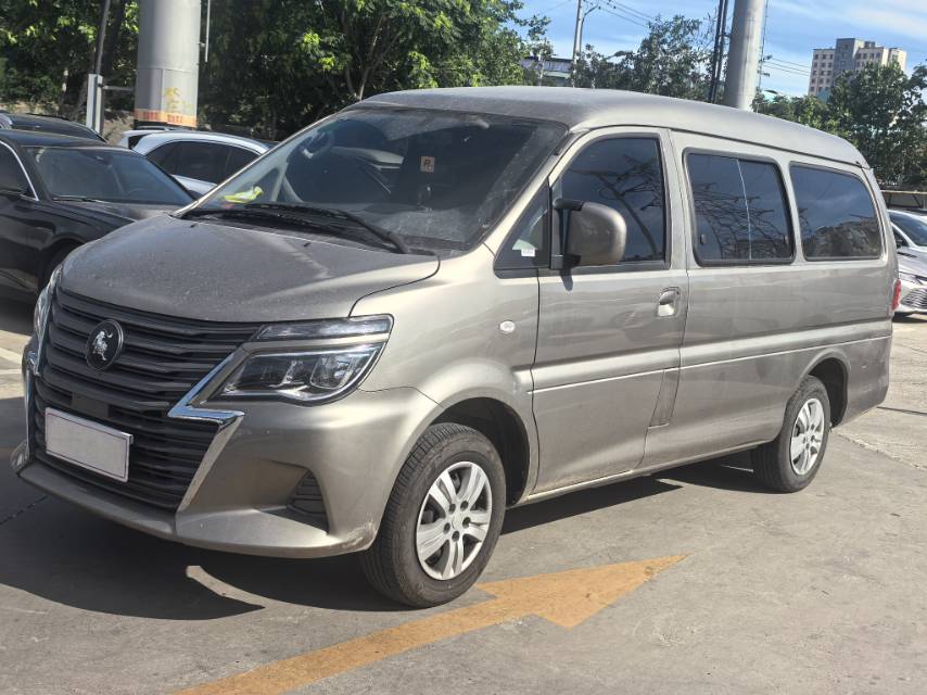 Fengxing Lingzhi M5 2023 Model Year Lingzhi M5 1.6 Practical Edition 7-Seater Manual Transmission exterior