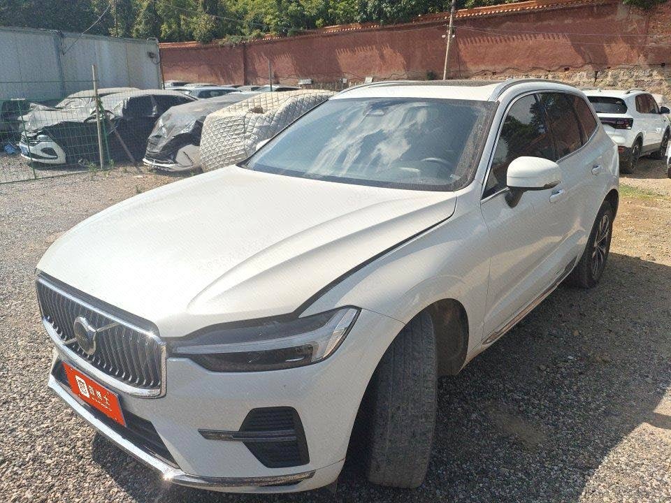 2023 Volvo XC60 B5 AWD Smart Comfort Luxury Edition exterior