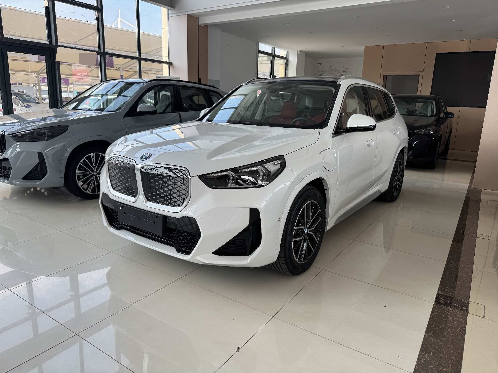 BMW 2026 iX1 eDrive25L eDrive25L M Sport Package, Automatic Transmission exterior
