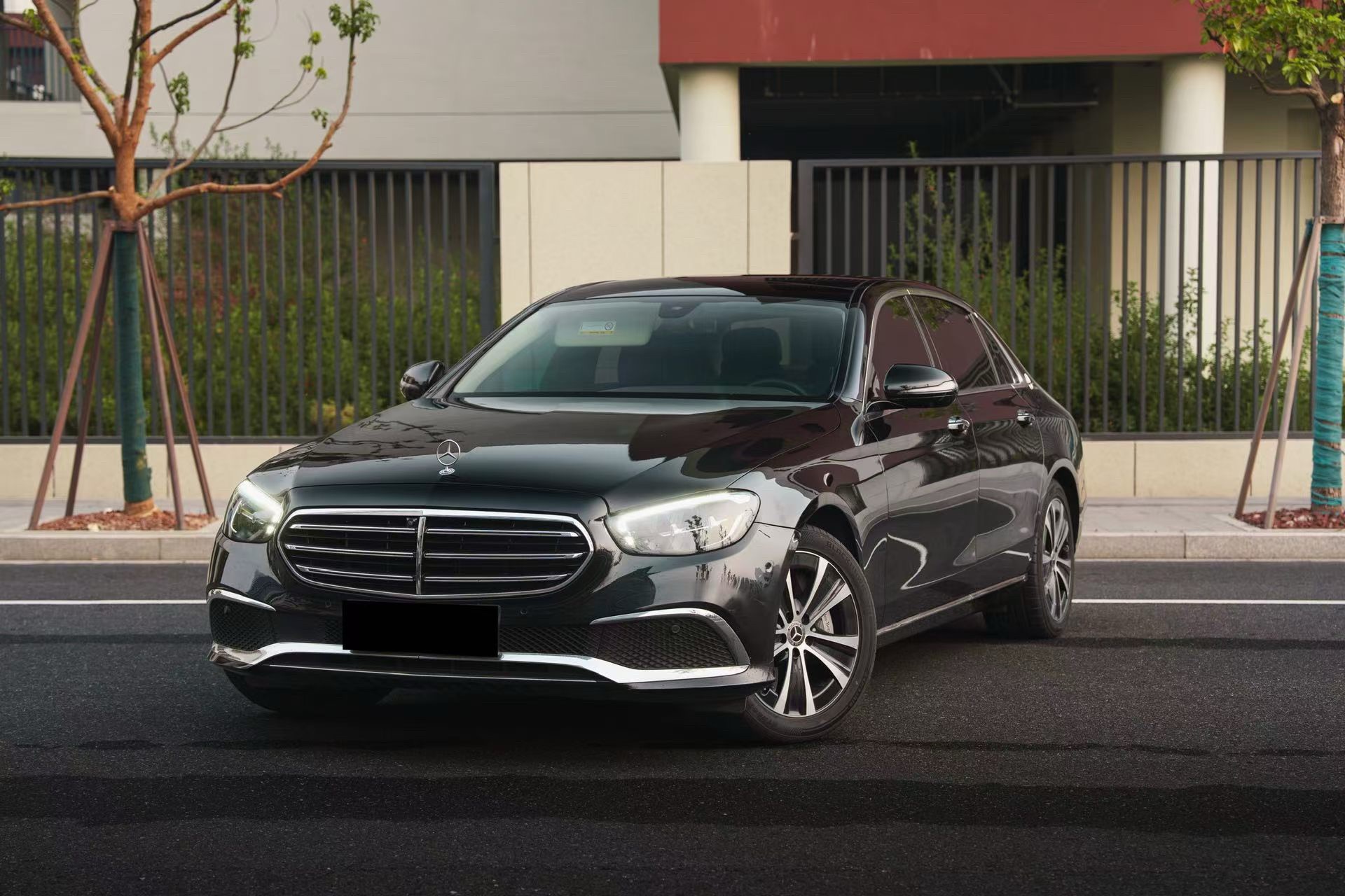 Mercedes-Benz E-Class New Energy 2023 E 350 e L Plug-in Hybrid Sedan exterior
