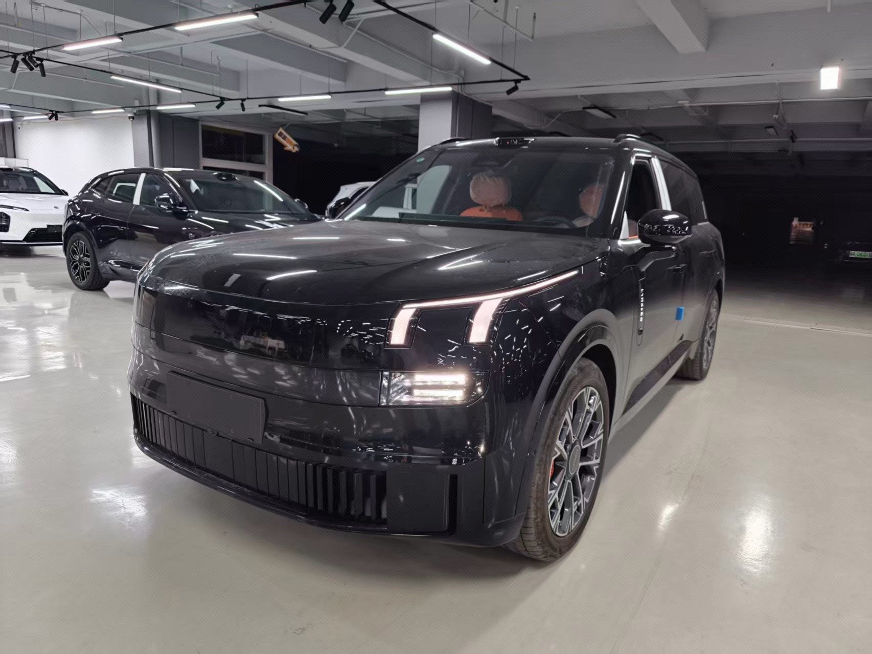 Lynk & Co 2026 Model Year Lynk & Co 900 1.5T Ultra 5-Seater Automatic Transmission exterior