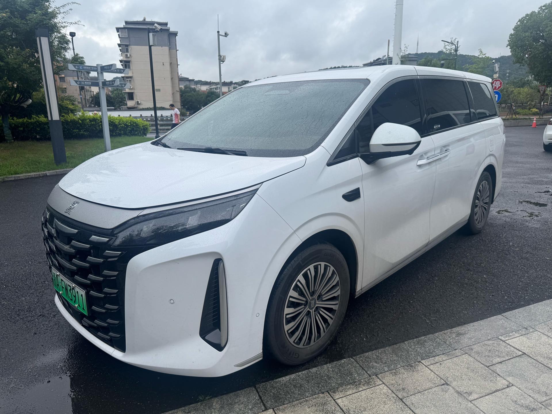 BYD 2025 Xia DM-i 1.5T CVT 100km Leading Edition Automatic