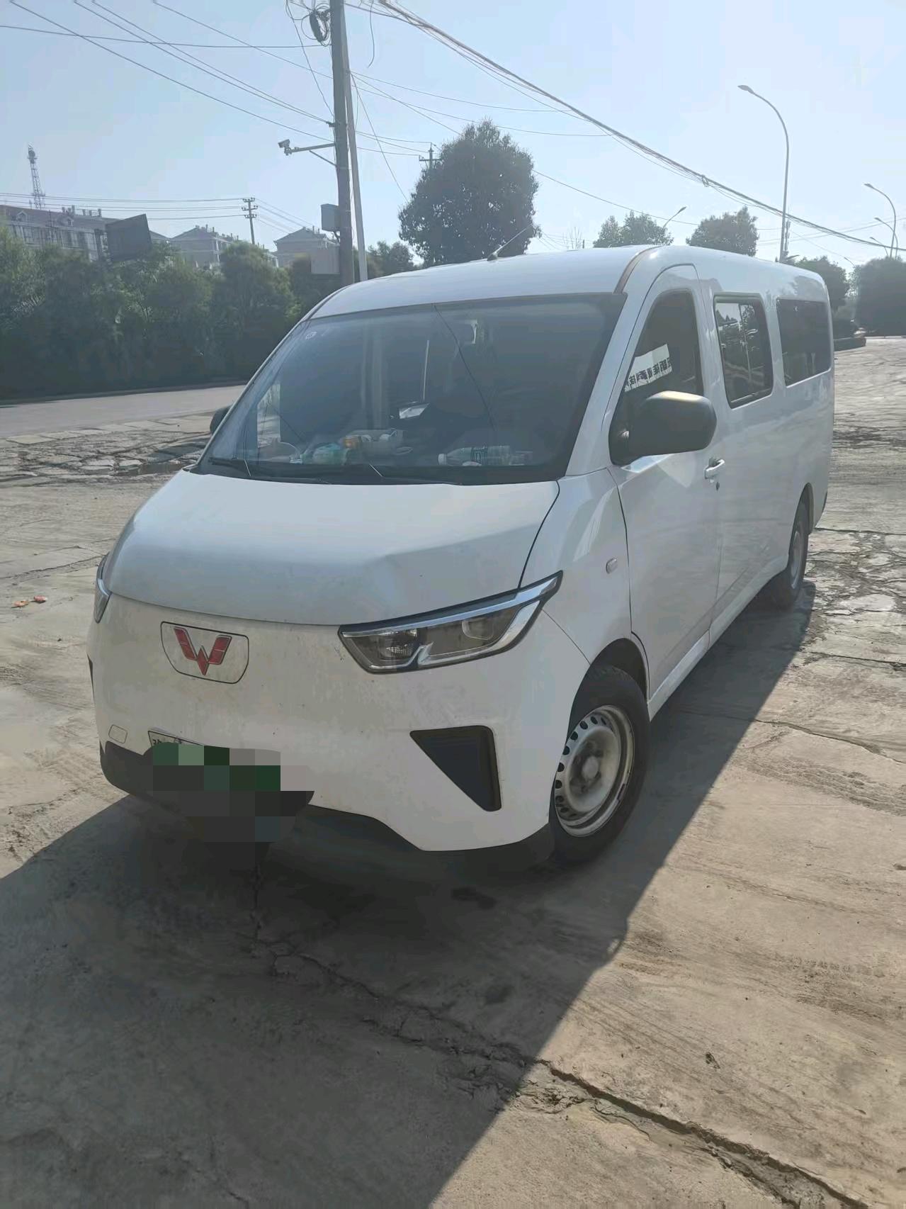 Wuling Yangguang 2024 Model Year, 300 km, Comfort Edition Passenger Van exterior