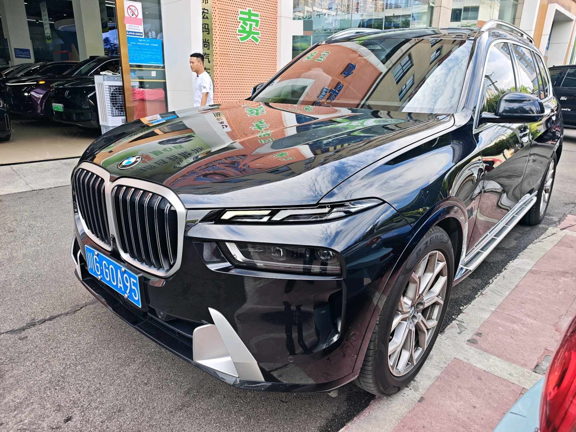 BMW X7 (Imported) 2023 Model Year X7 xDrive40i 48V 3.0T Premium Luxury Package, Automatic Transmission exterior