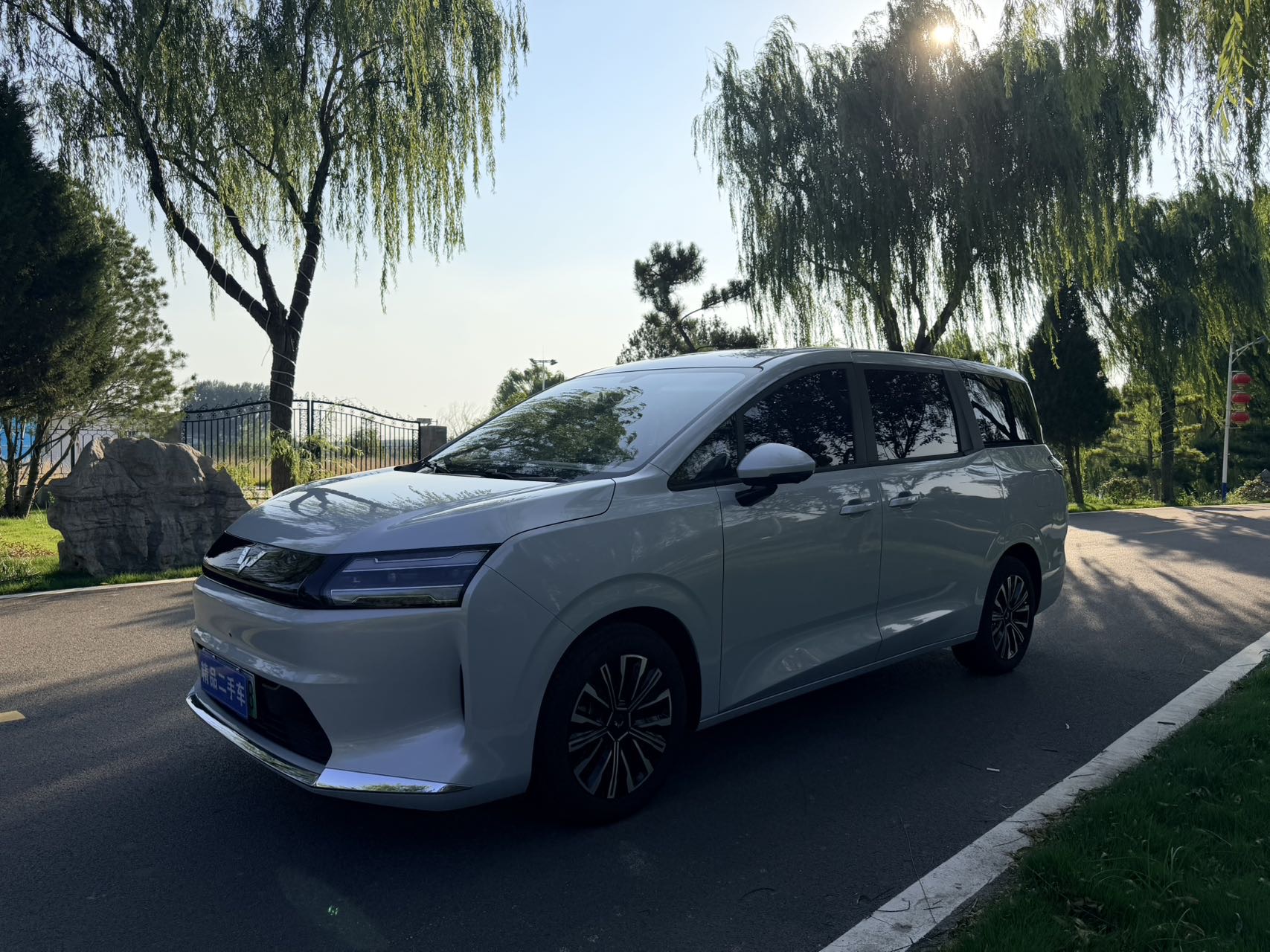Starlight 730 New Energy 2025 Model Year, All-Electric, 500 km, Luxury Trim exterior