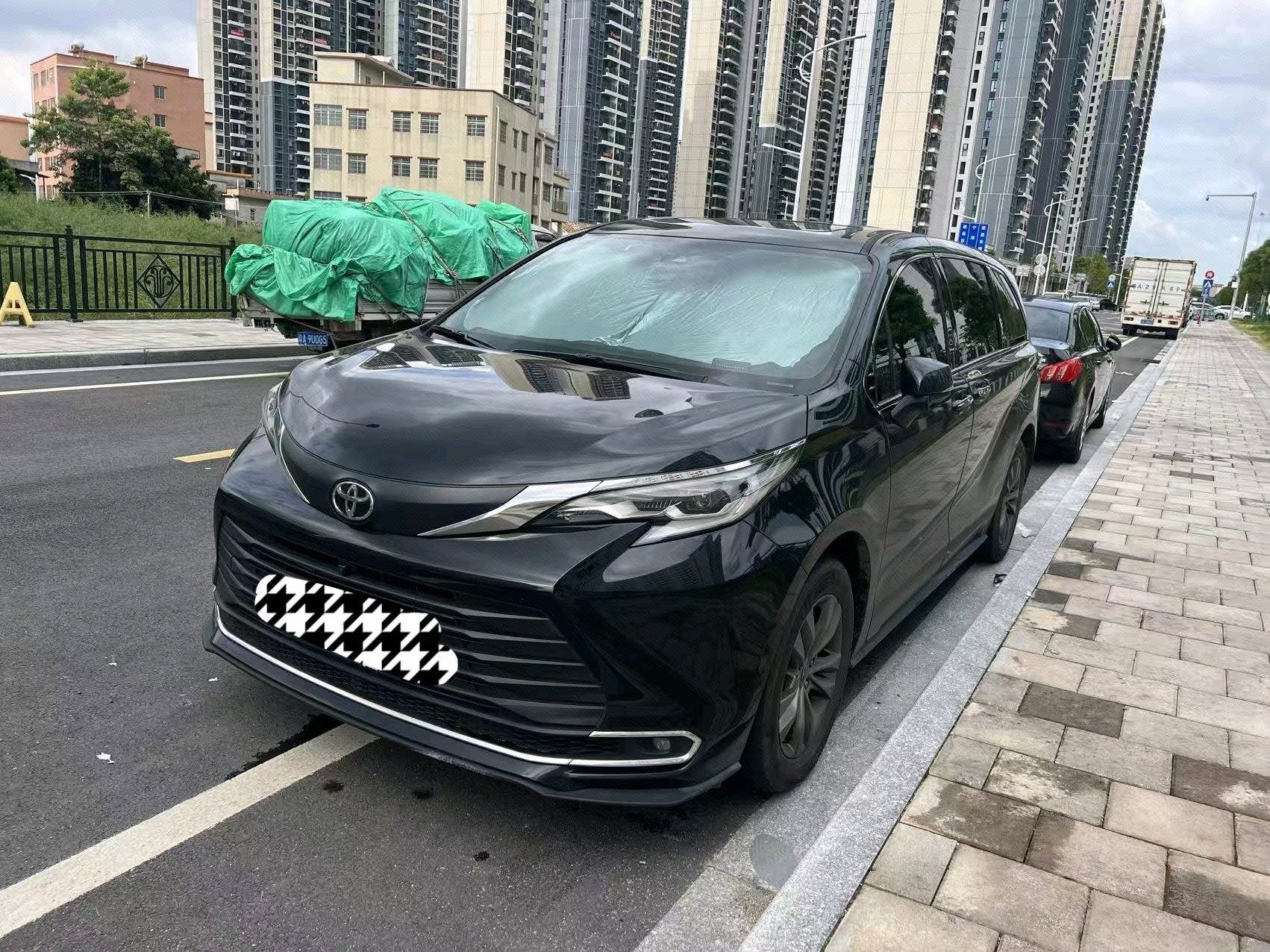 Toyota 2026 Sienna 2.5 CVT 2WD Comfort Edition Automatic Transmission exterior