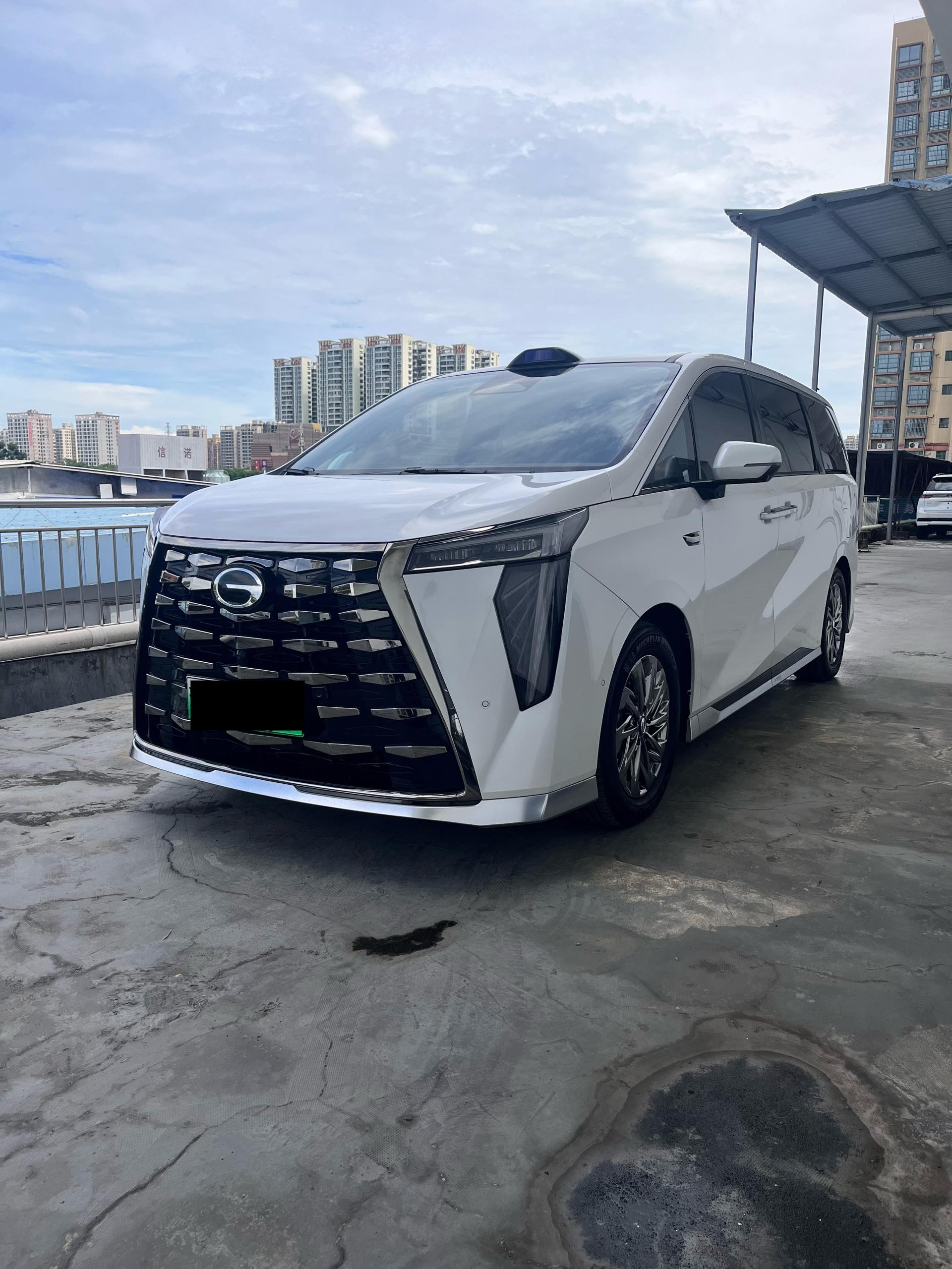 GAC Trumpchi 2025 Xiangwang M8 2.0T Qiankun Series Ultra First Class Automatic Transmission exterior